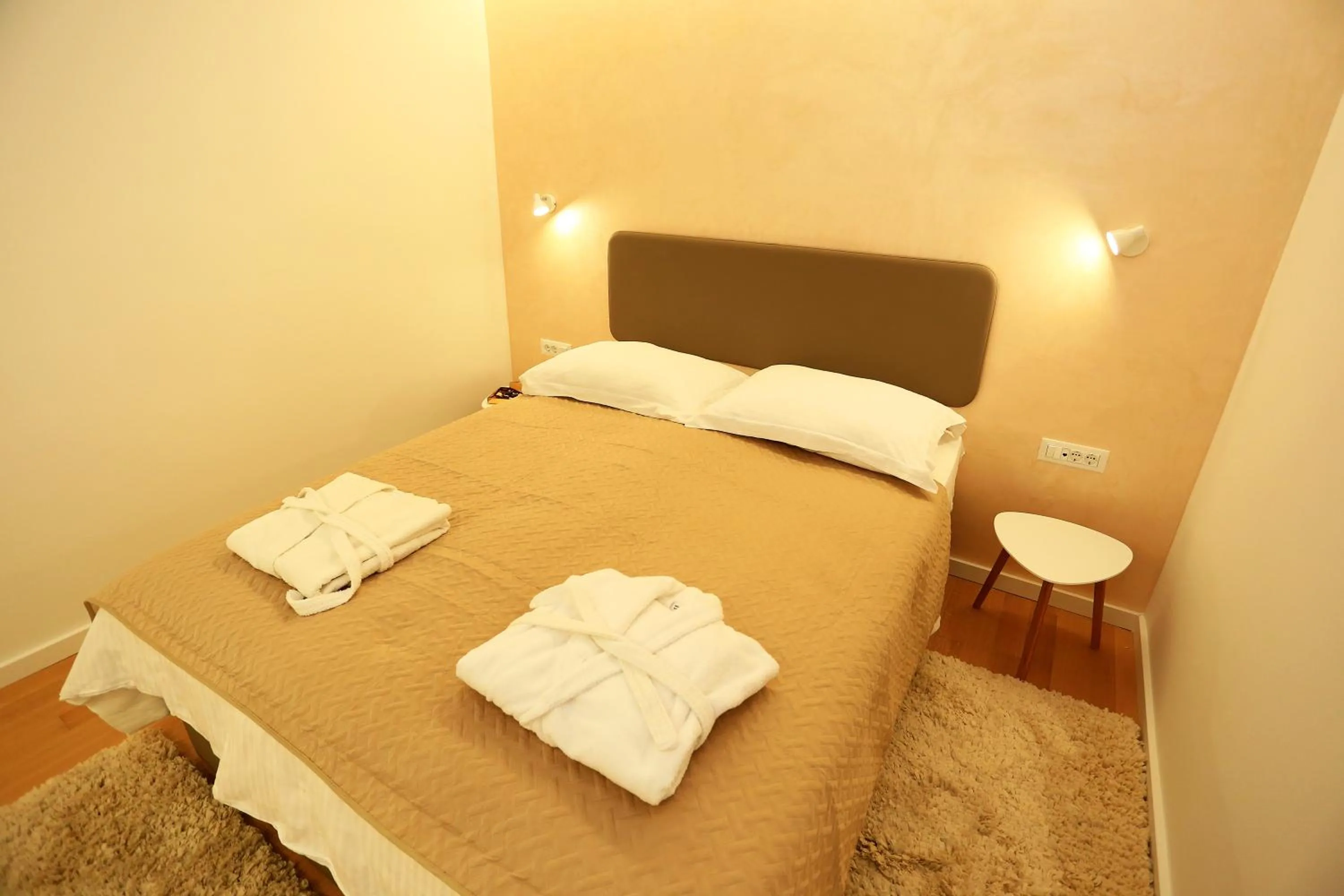 Bed in Lotos