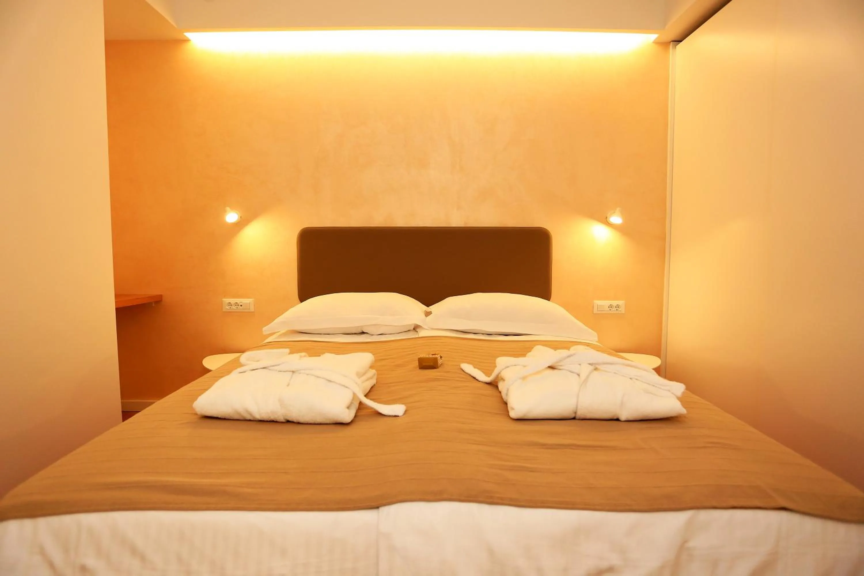 Bed in Lotos