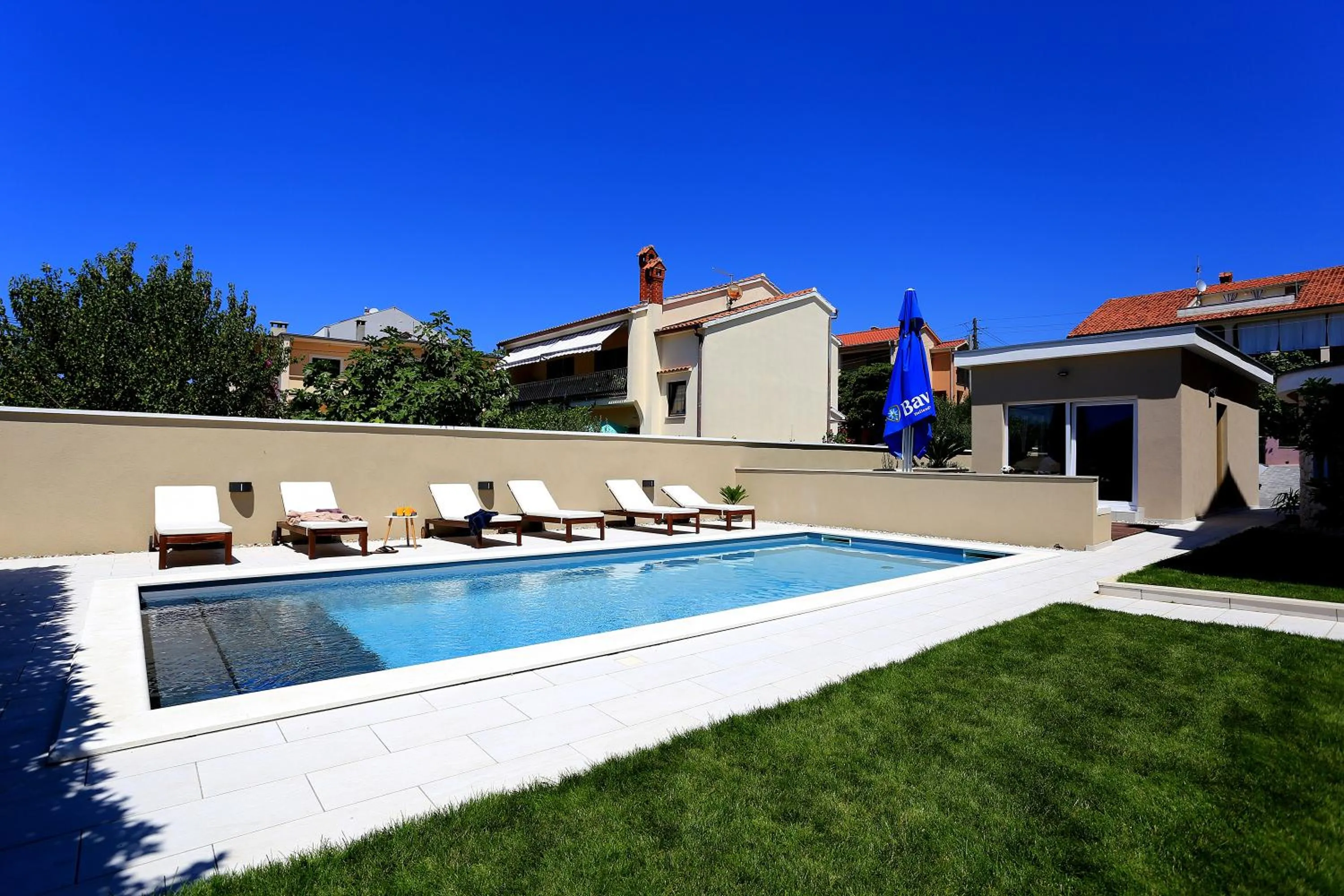 Property building in Lotos