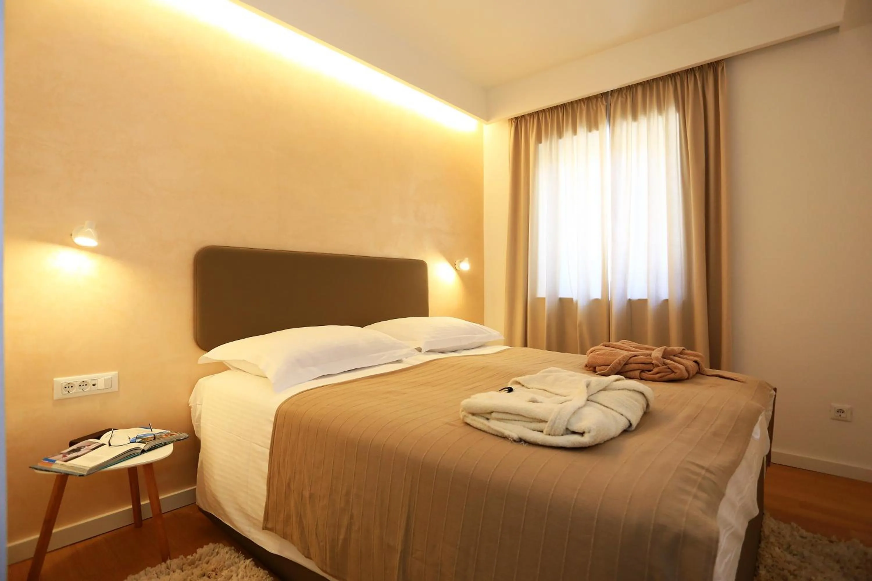 Bed in Lotos