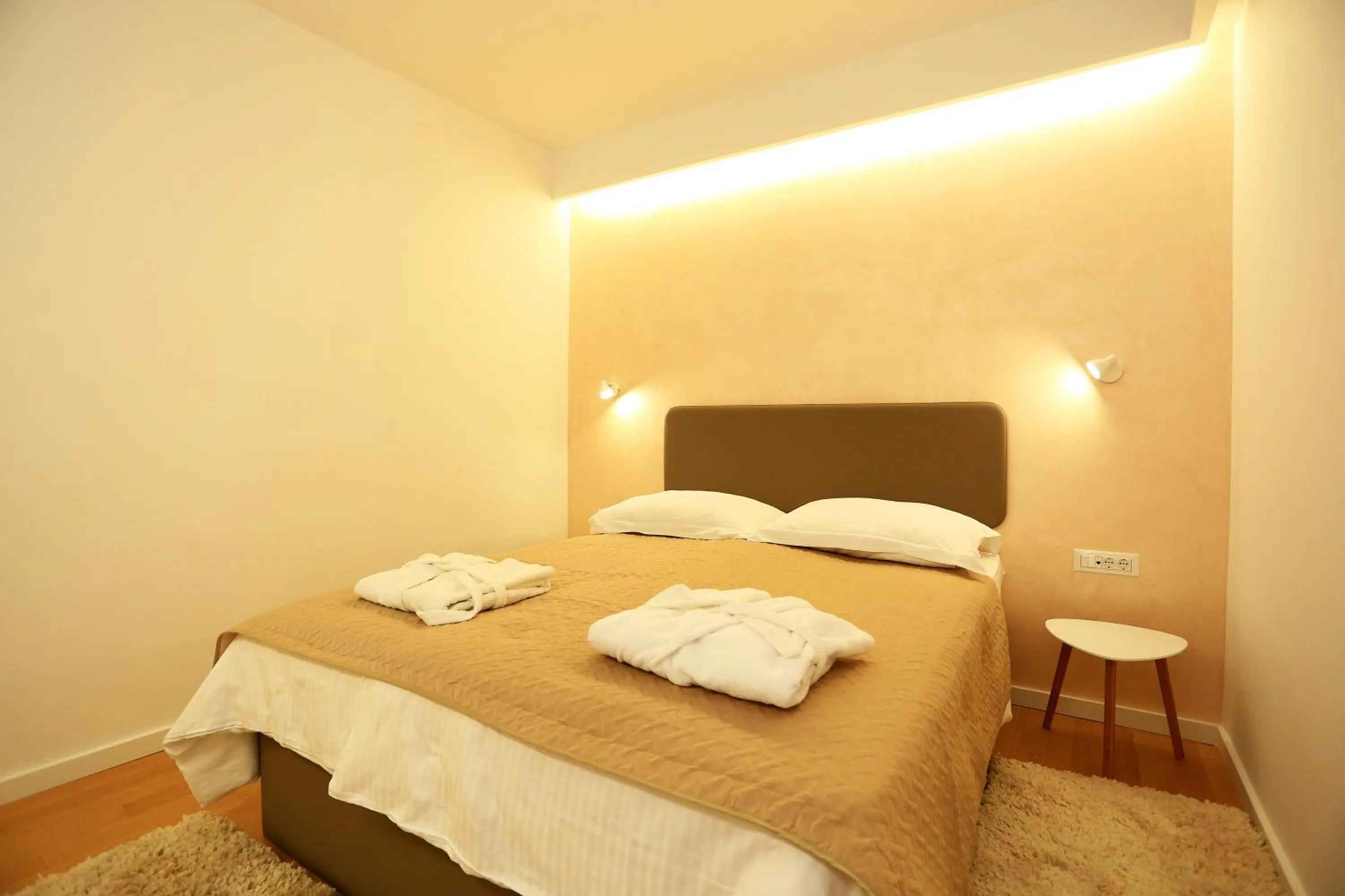 Bed in Lotos