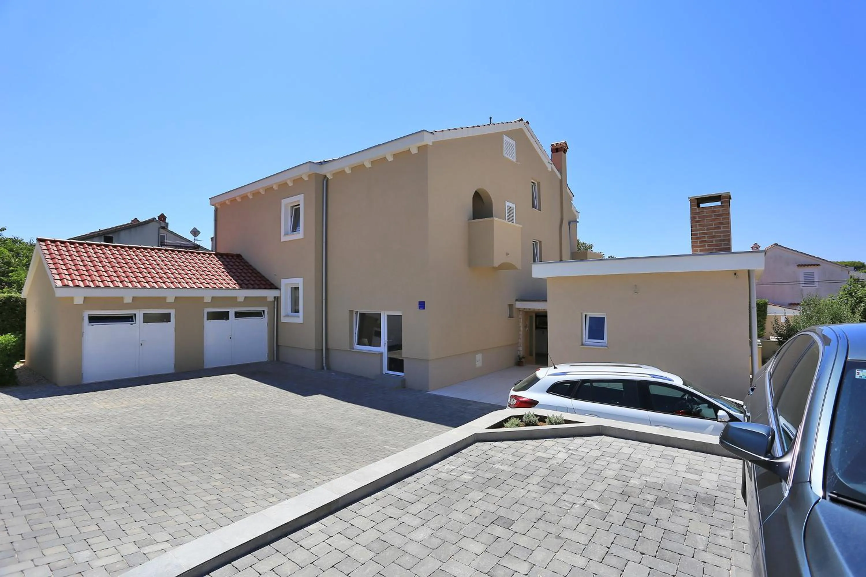 Property building in Lotos