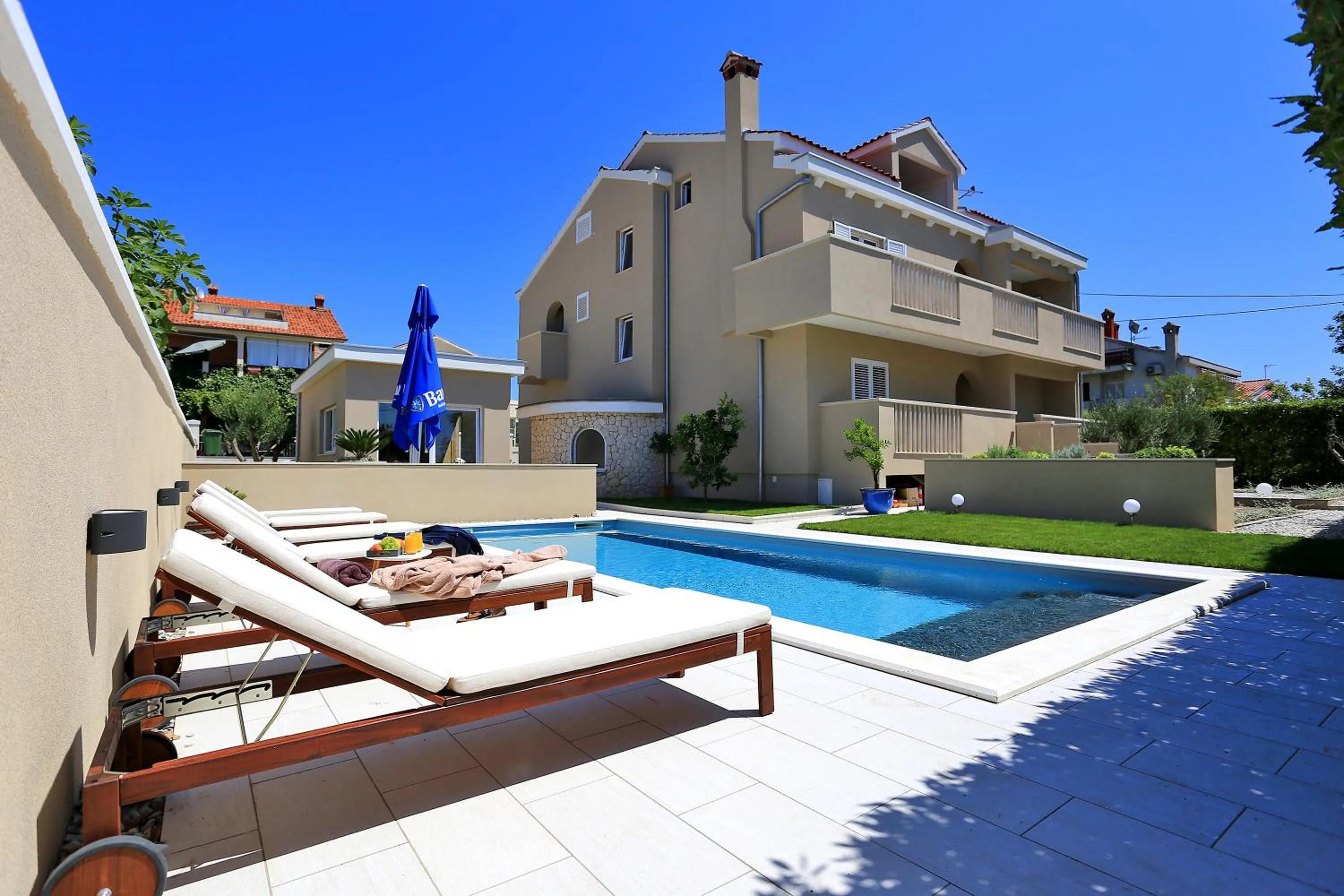 Property building in Lotos