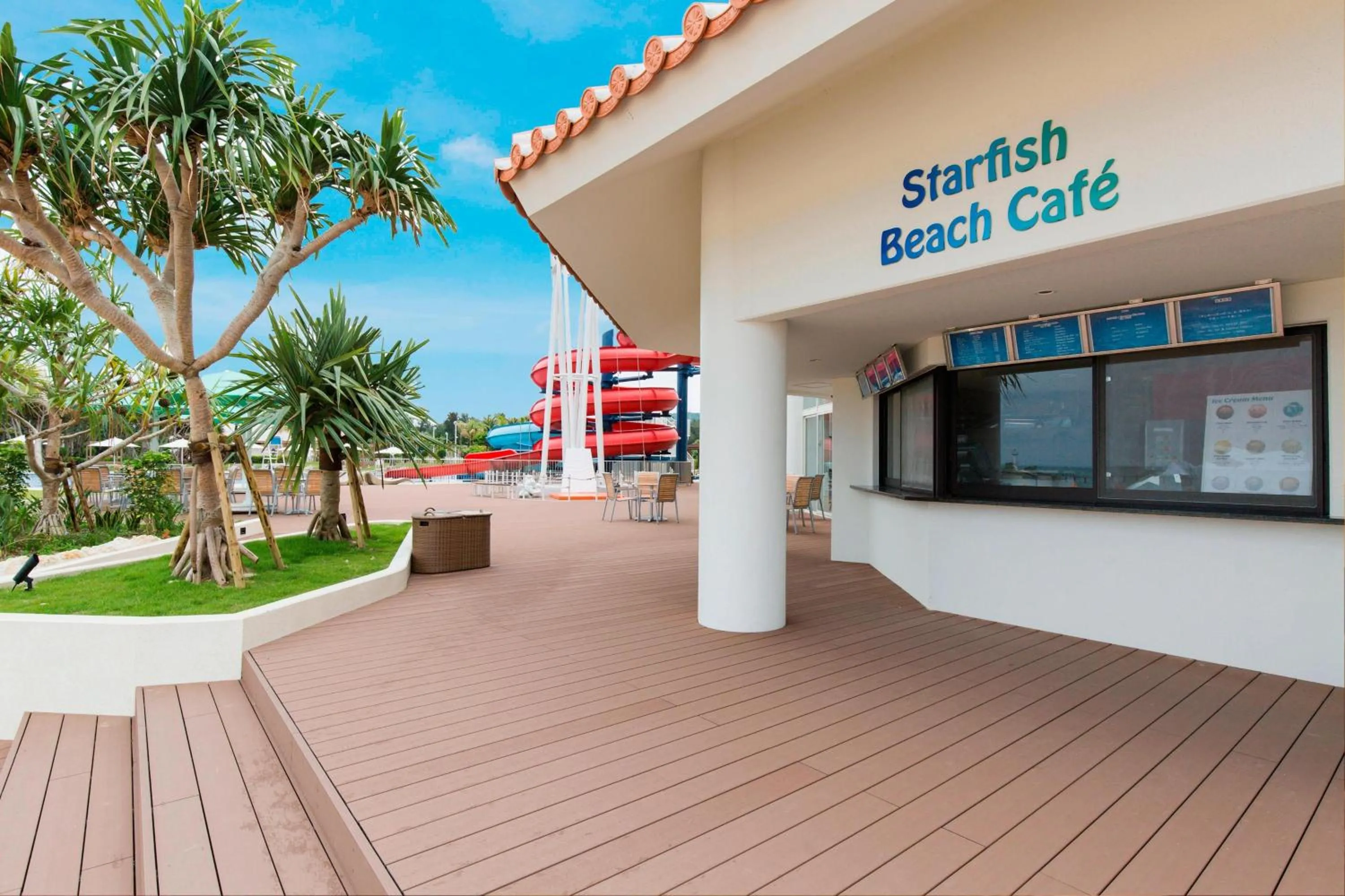 Beach in Sheraton Okinawa Sunmarina Resort