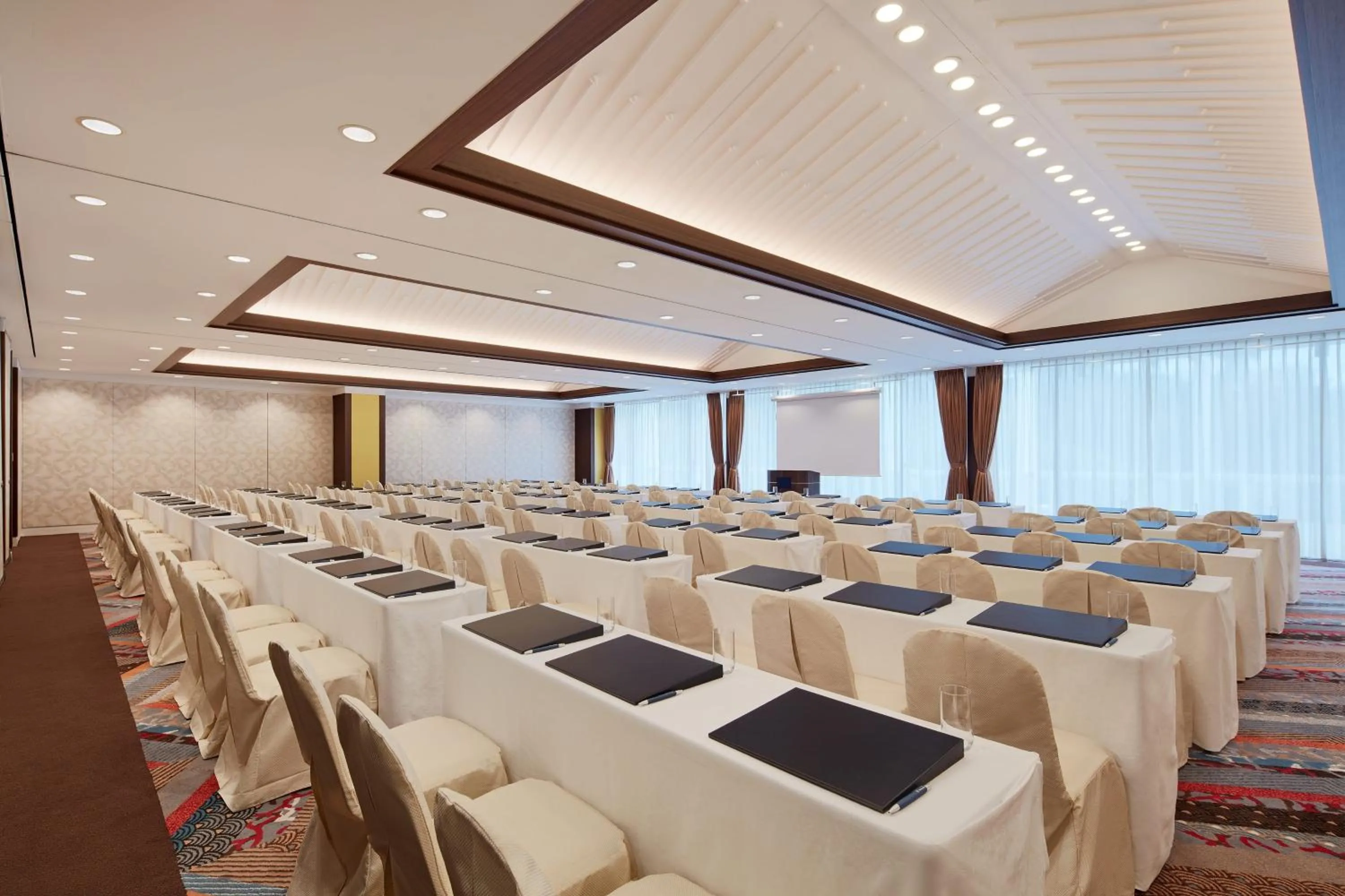 Meeting/conference room in Sheraton Okinawa Sunmarina Resort