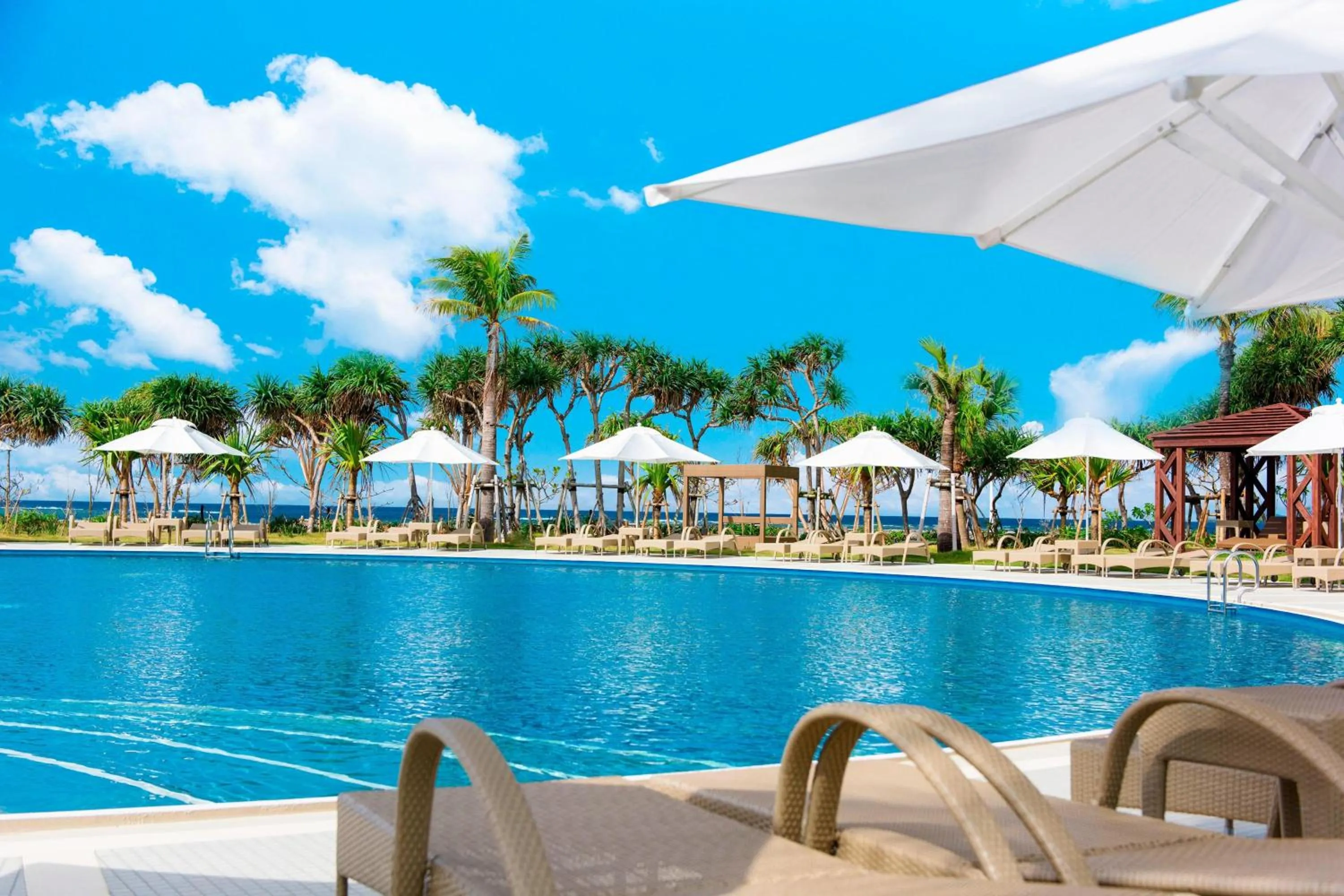 Swimming pool in Sheraton Okinawa Sunmarina Resort
