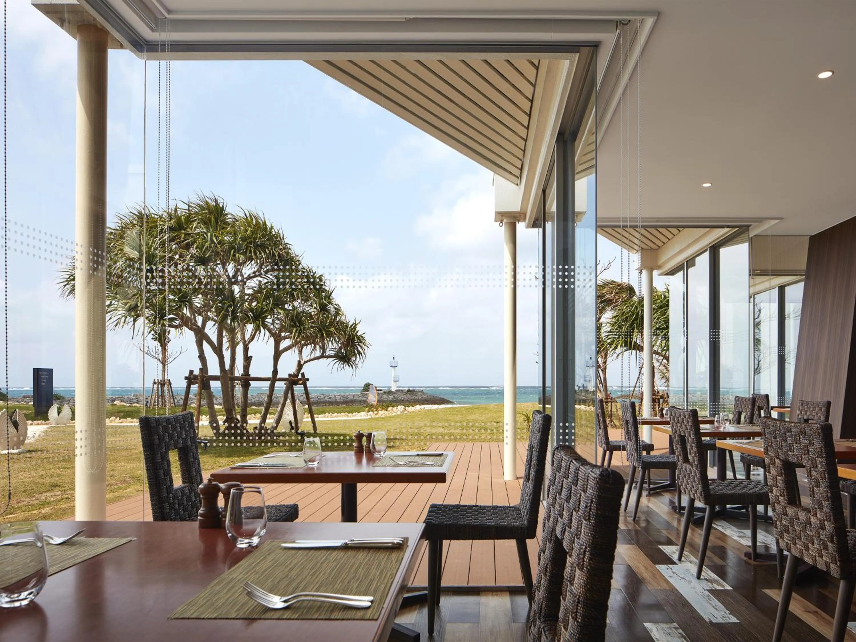 Restaurant/places to eat in Sheraton Okinawa Sunmarina Resort