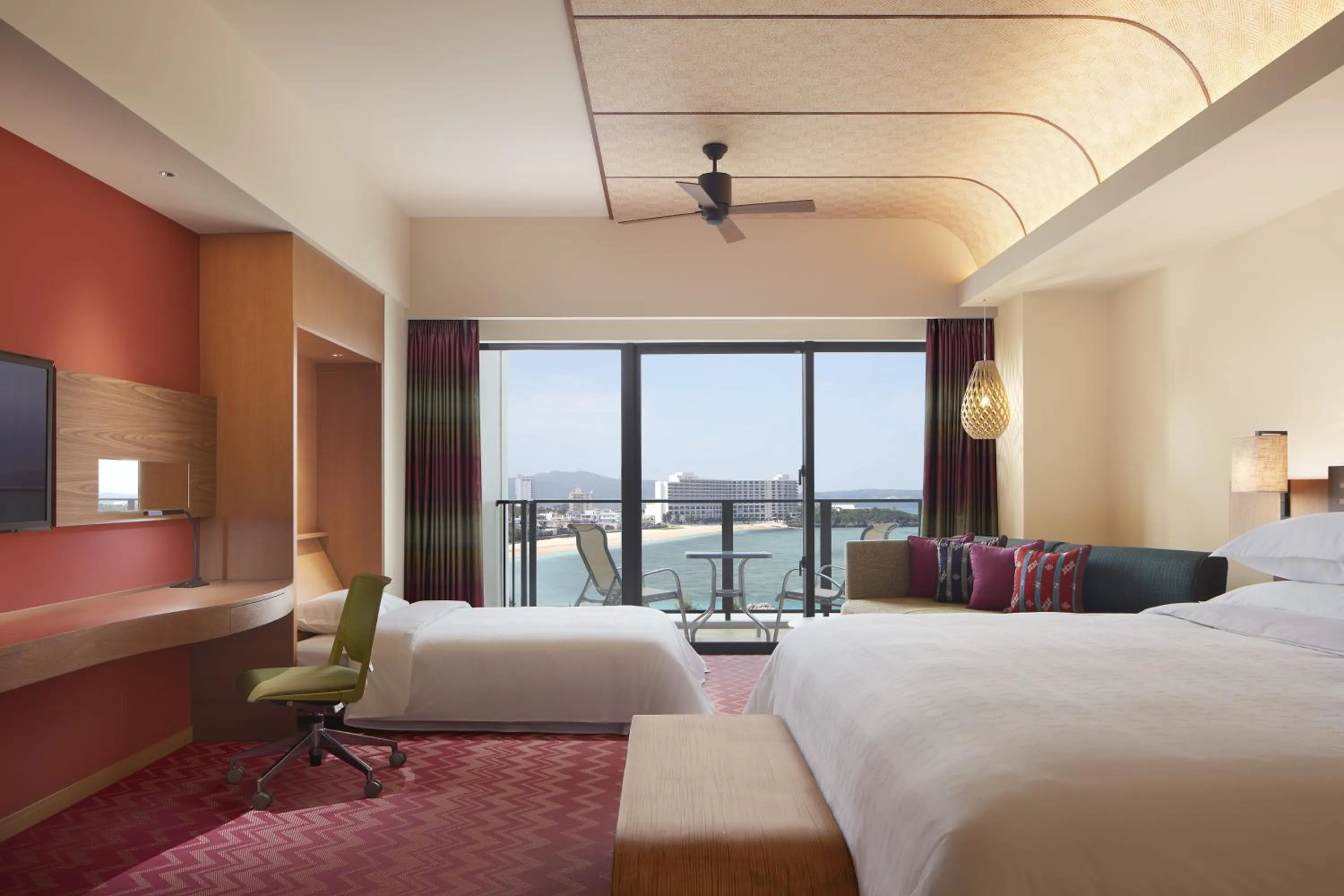 Bedroom in Sheraton Okinawa Sunmarina Resort