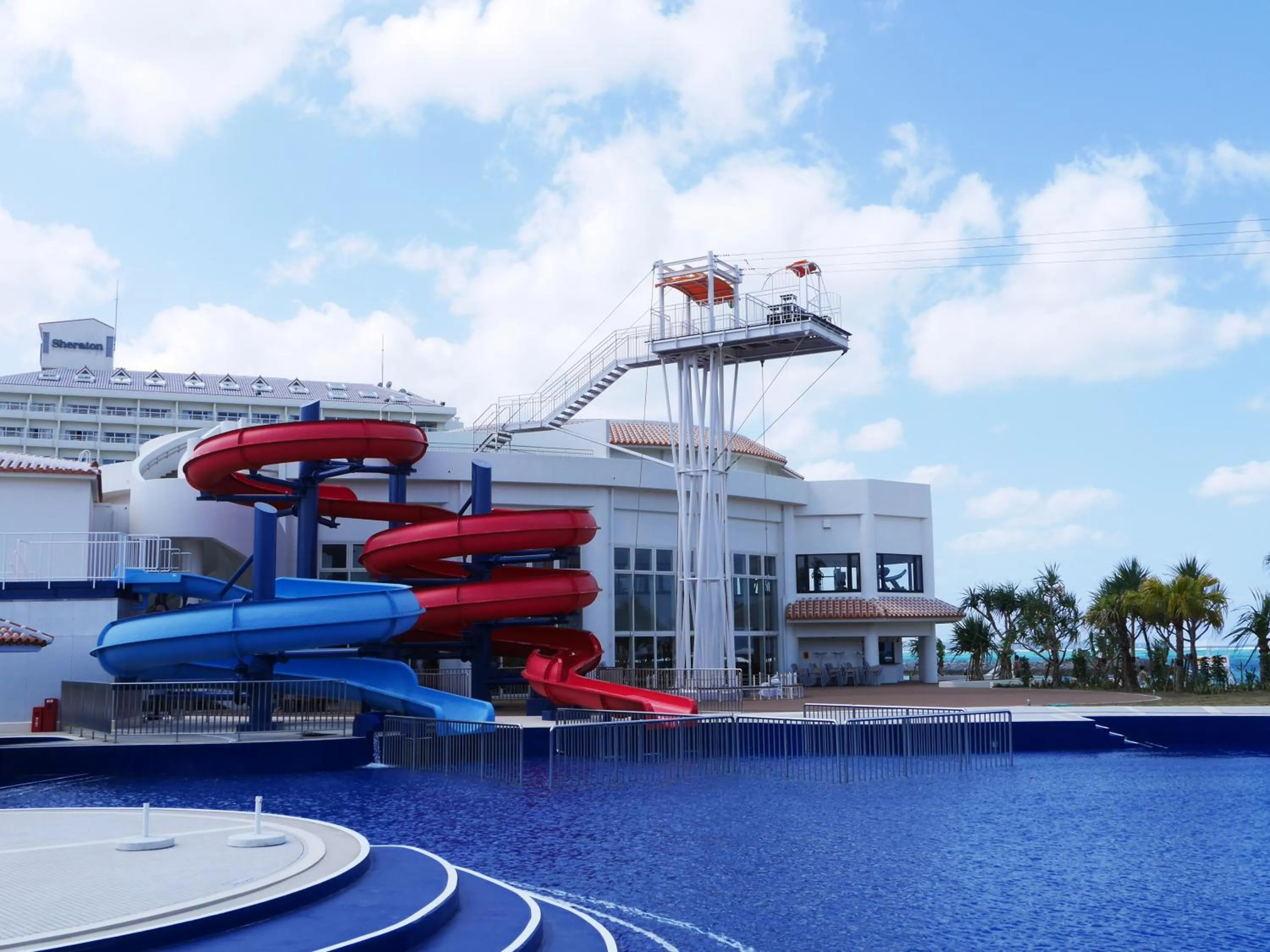 Swimming pool in Sheraton Okinawa Sunmarina Resort