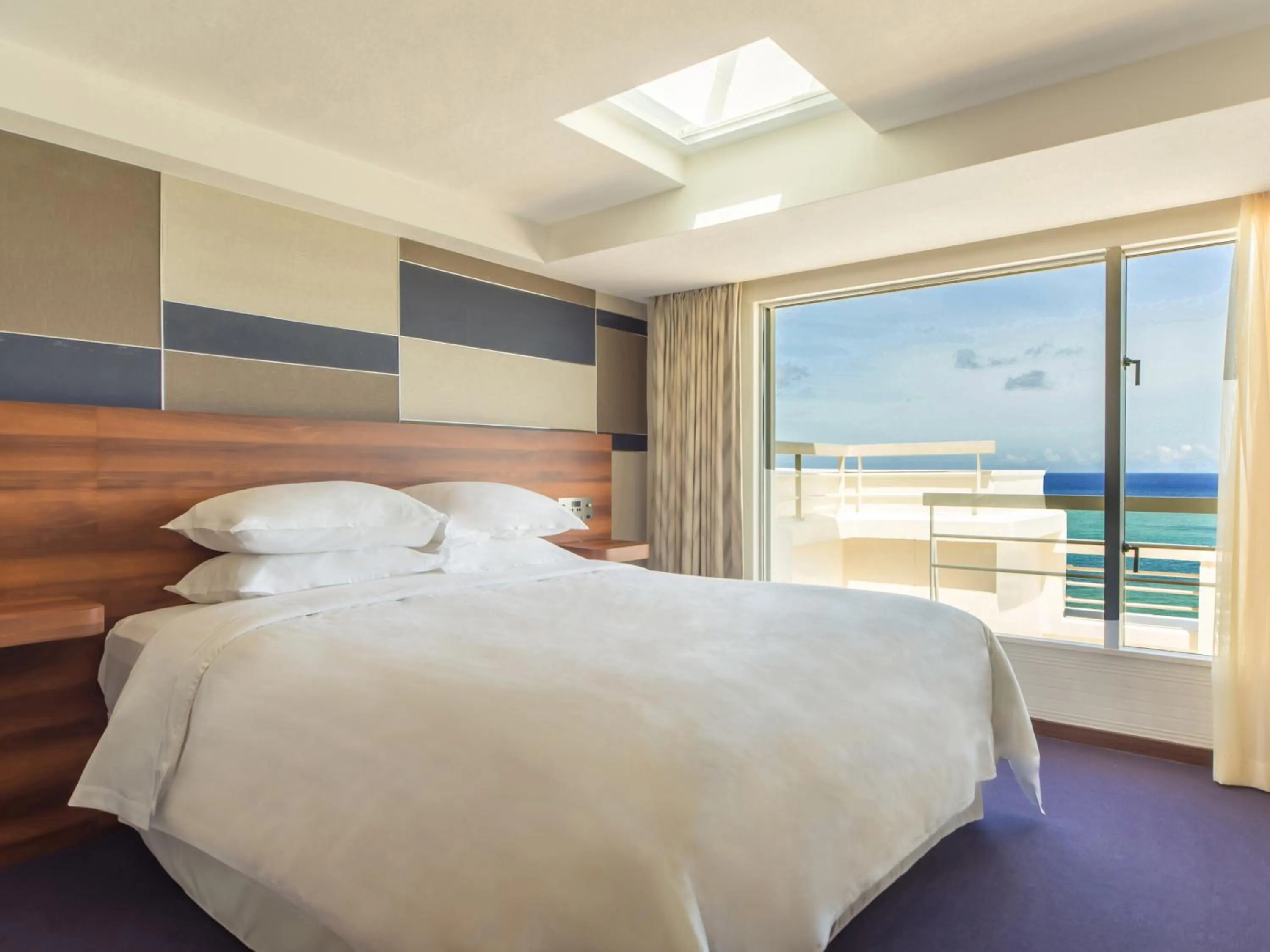 Bed in Sheraton Okinawa Sunmarina Resort