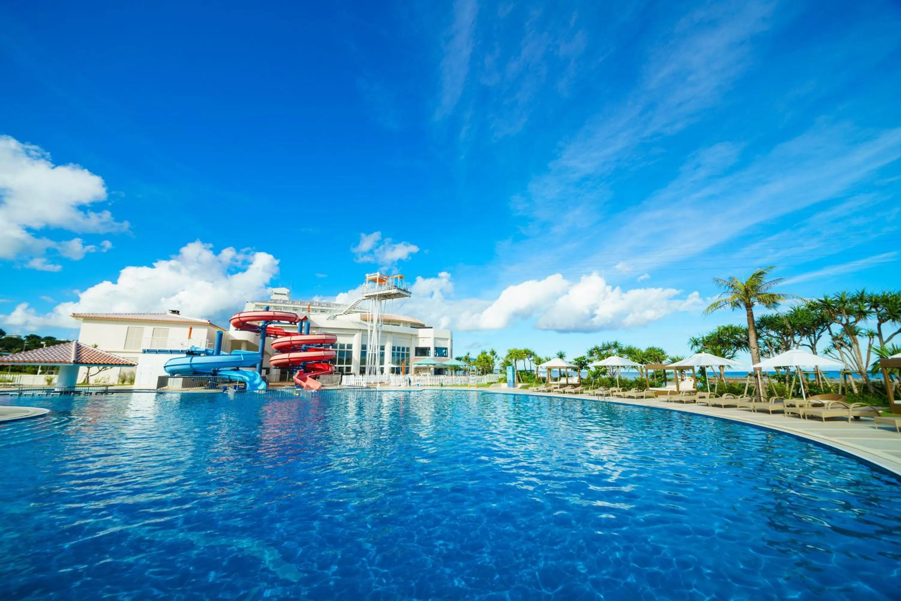 Swimming pool in Sheraton Okinawa Sunmarina Resort