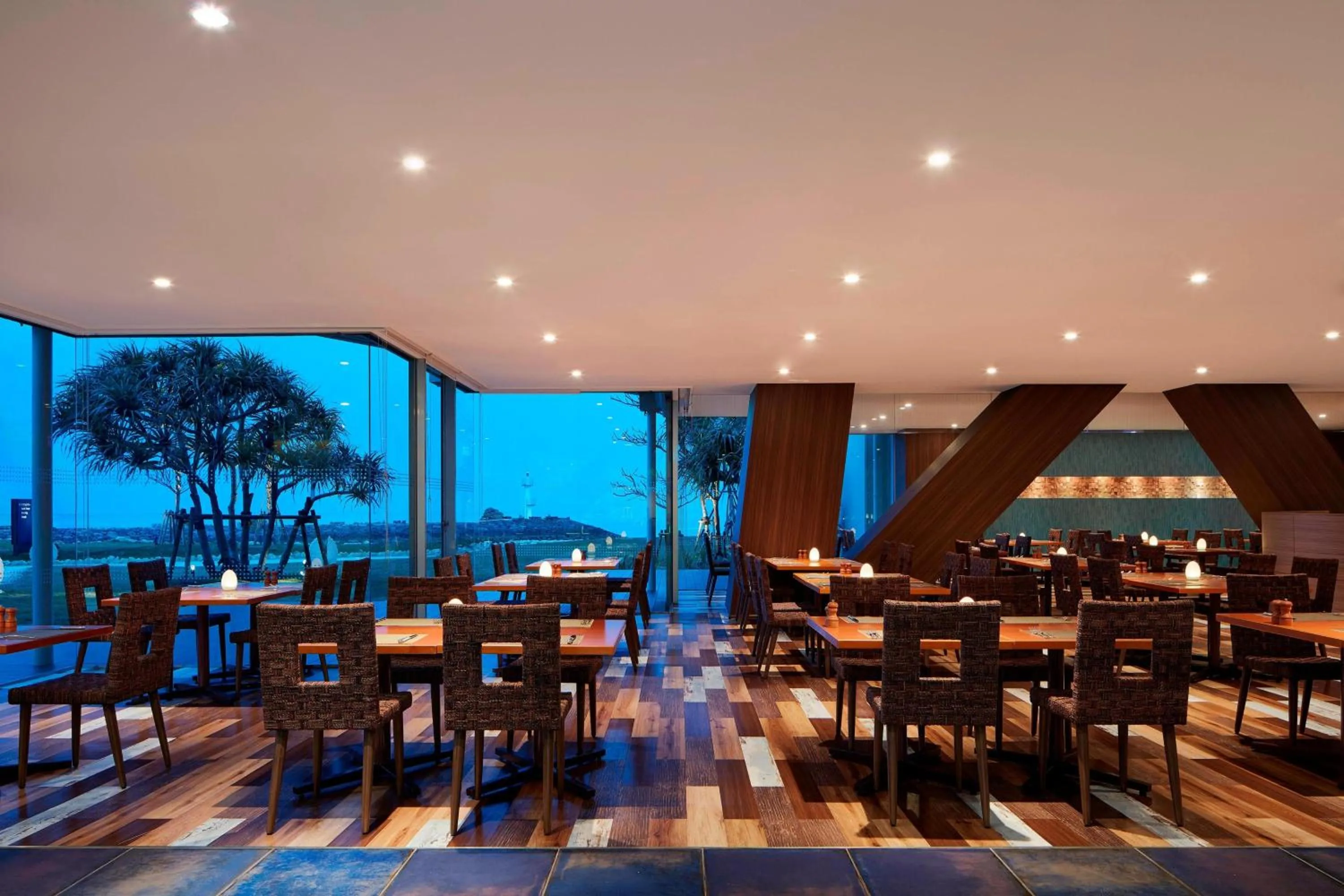 Restaurant/places to eat in Sheraton Okinawa Sunmarina Resort