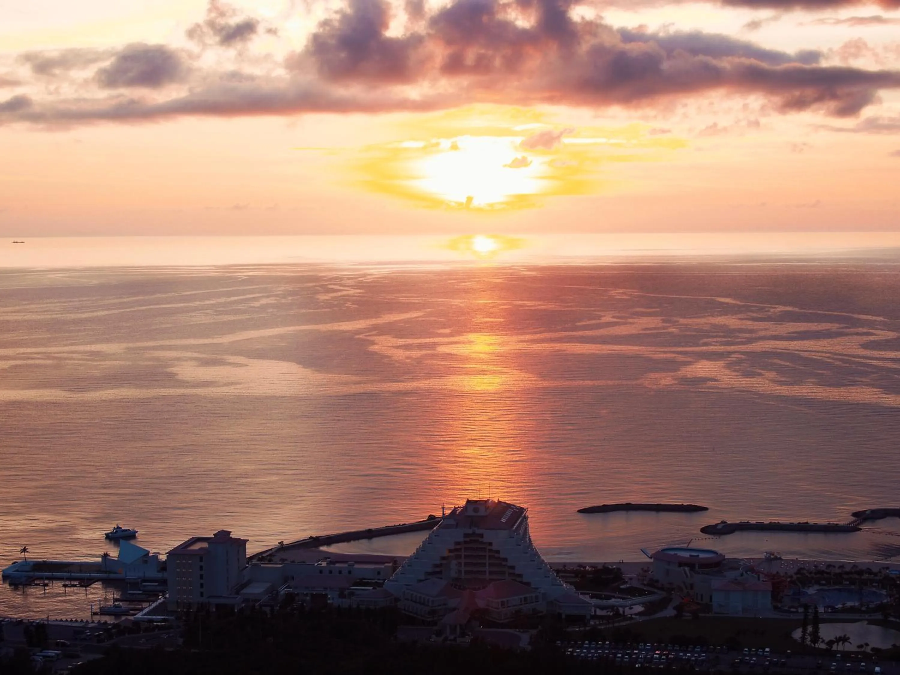 Property building in Sheraton Okinawa Sunmarina Resort