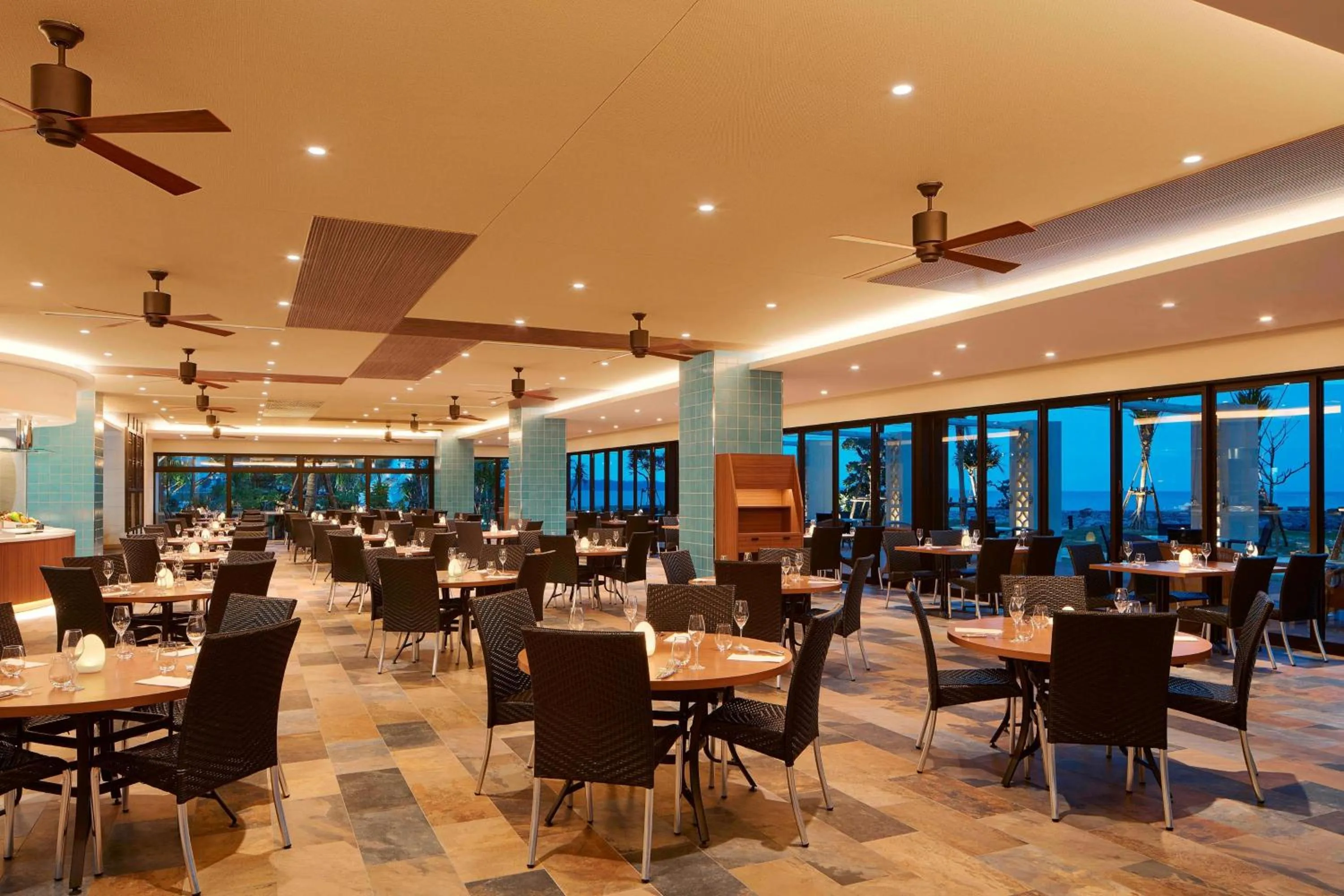 Restaurant/places to eat in Sheraton Okinawa Sunmarina Resort