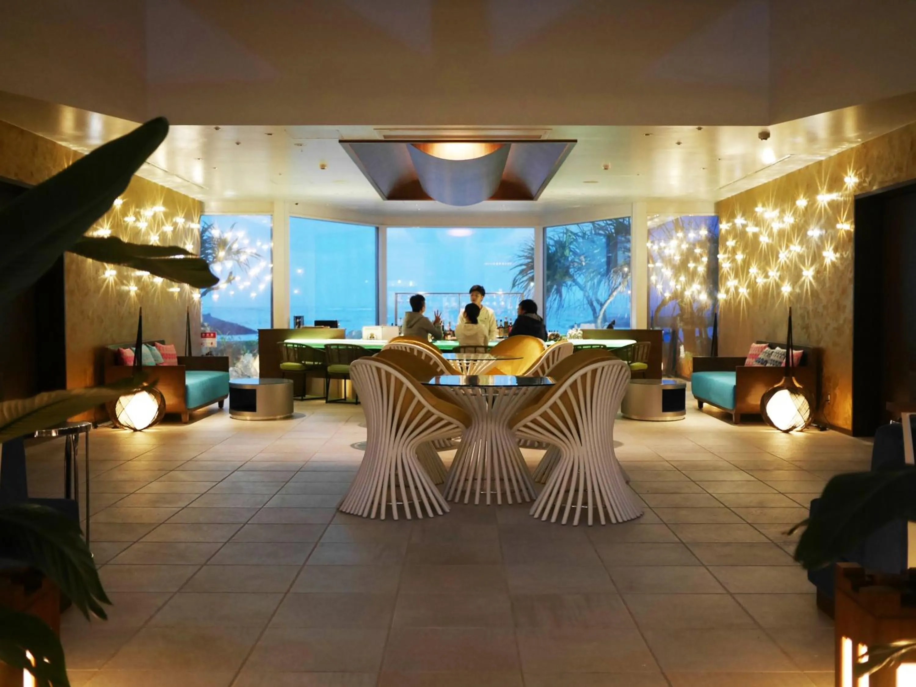Lounge or bar in Sheraton Okinawa Sunmarina Resort