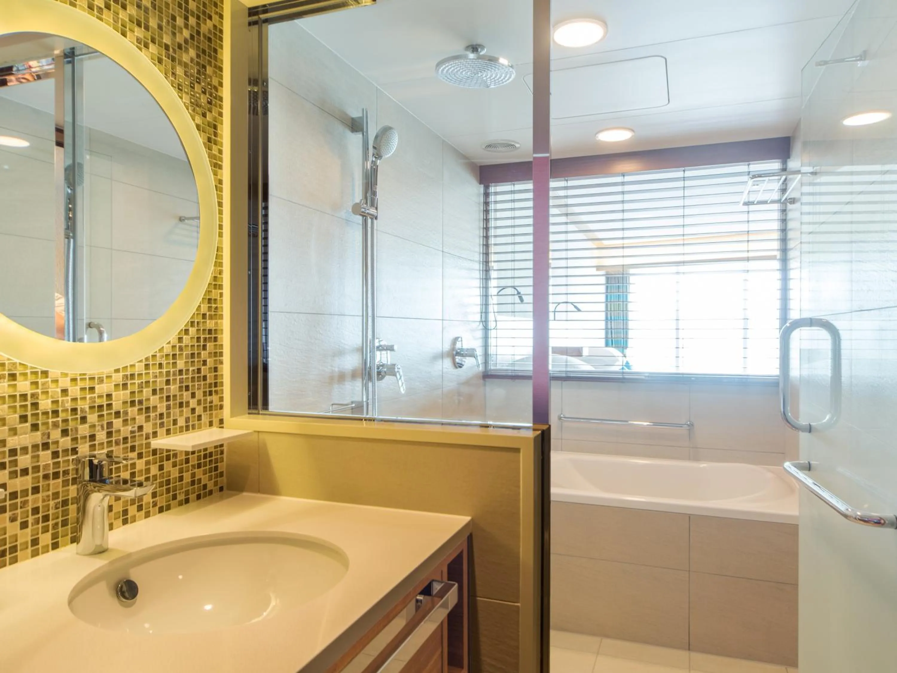 Bathroom in Sheraton Okinawa Sunmarina Resort