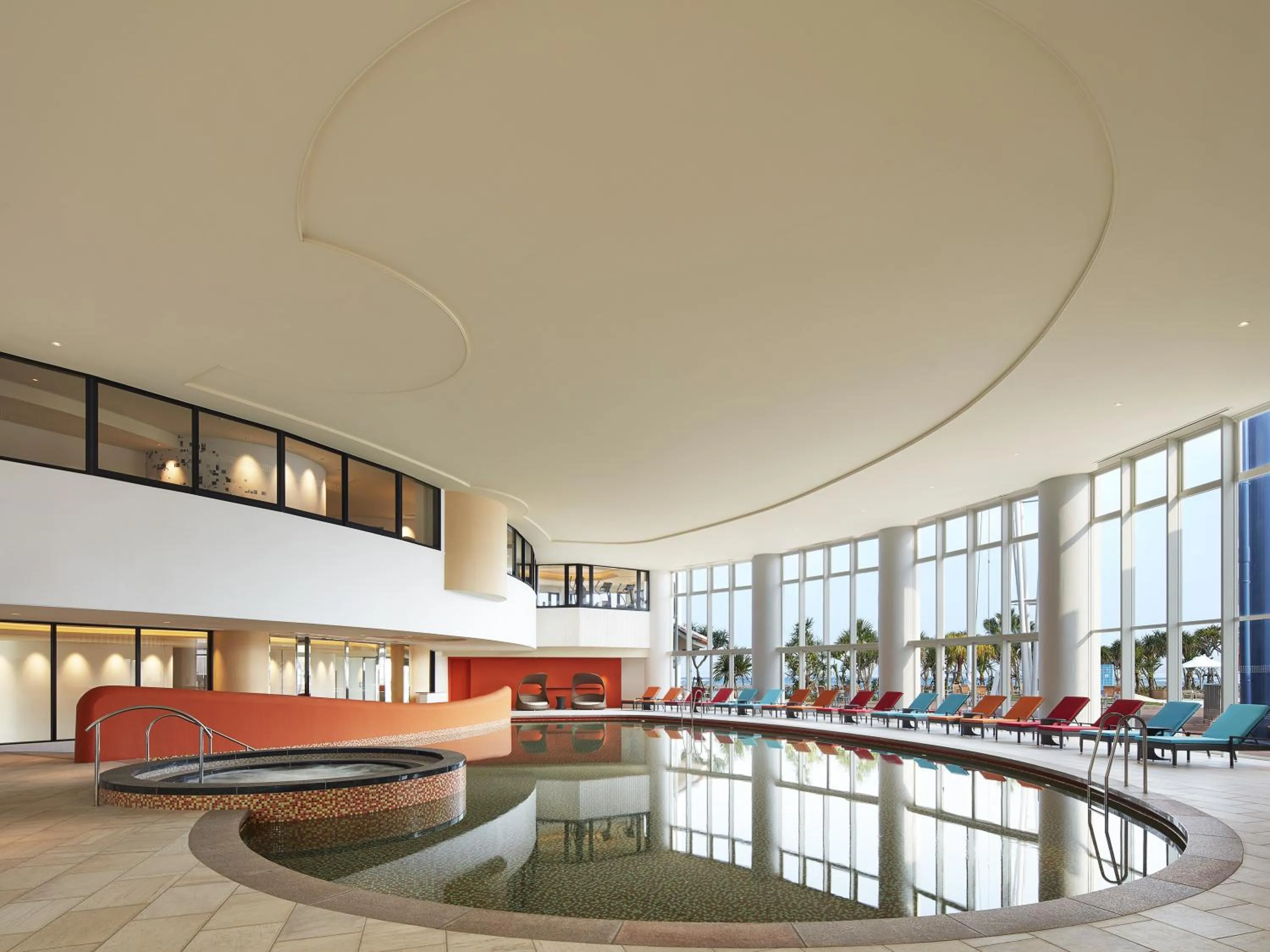 Swimming pool in Sheraton Okinawa Sunmarina Resort