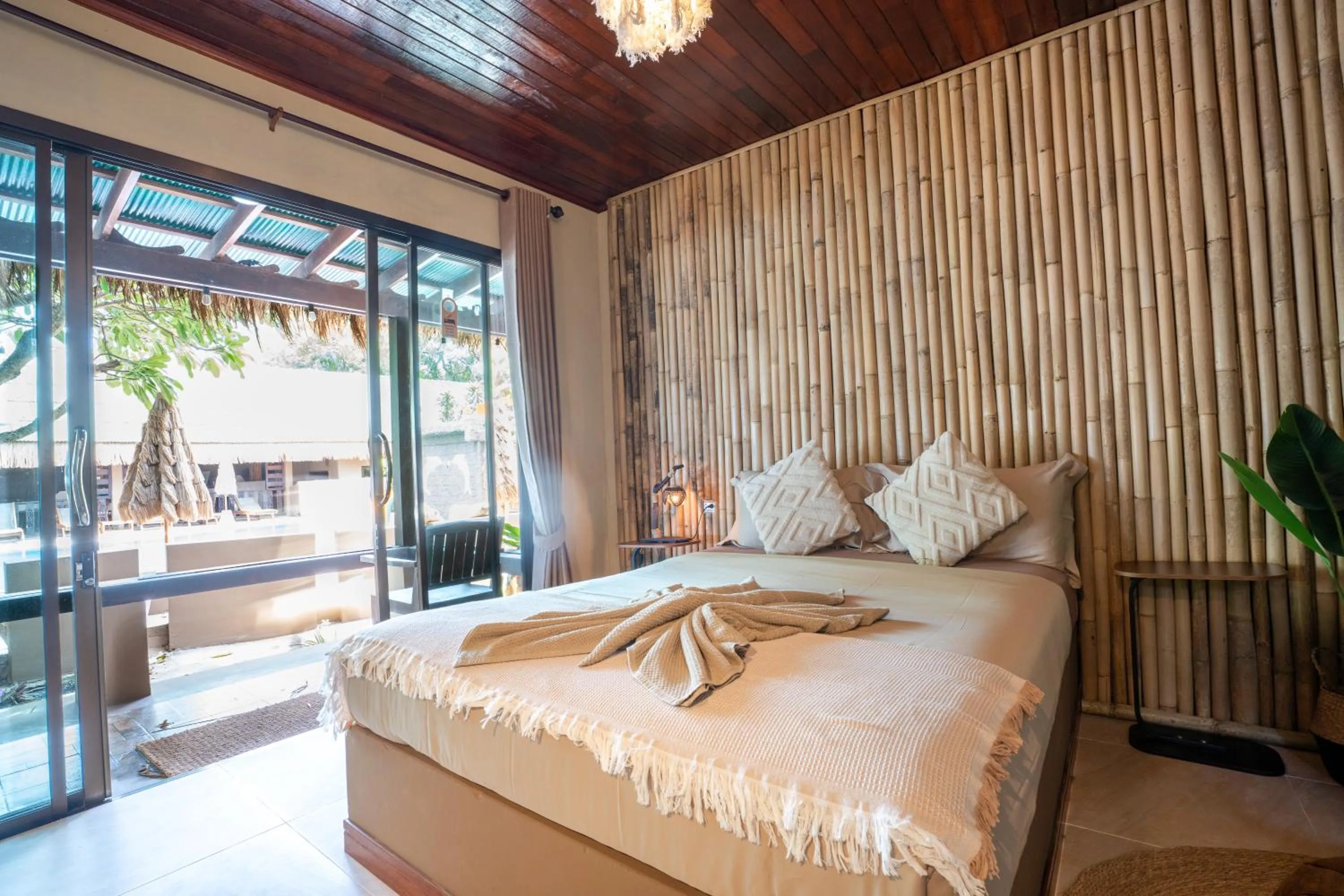 Bed in Lanta Riviera Beach Resort