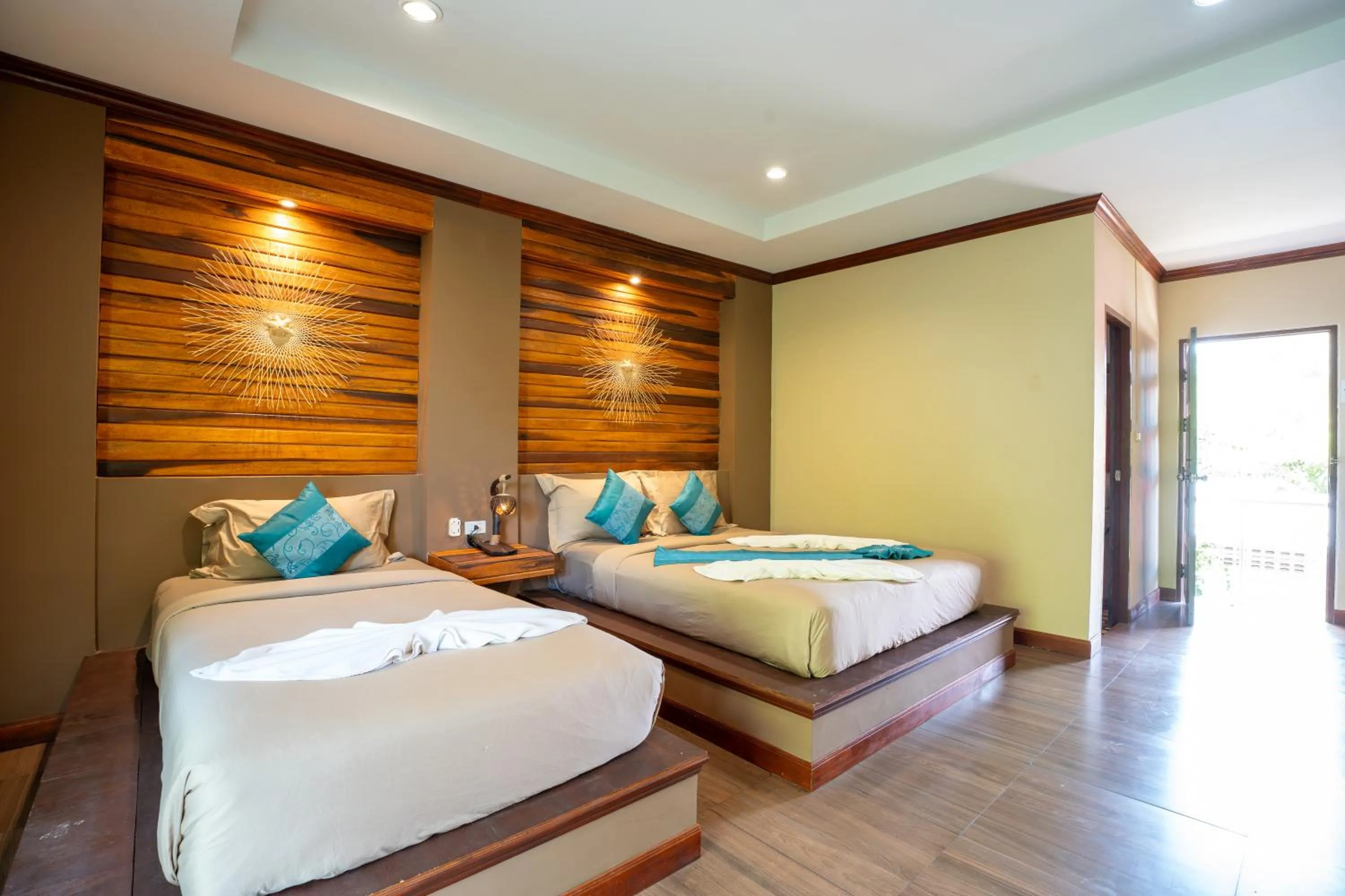 Bed in Lanta Riviera Beach Resort