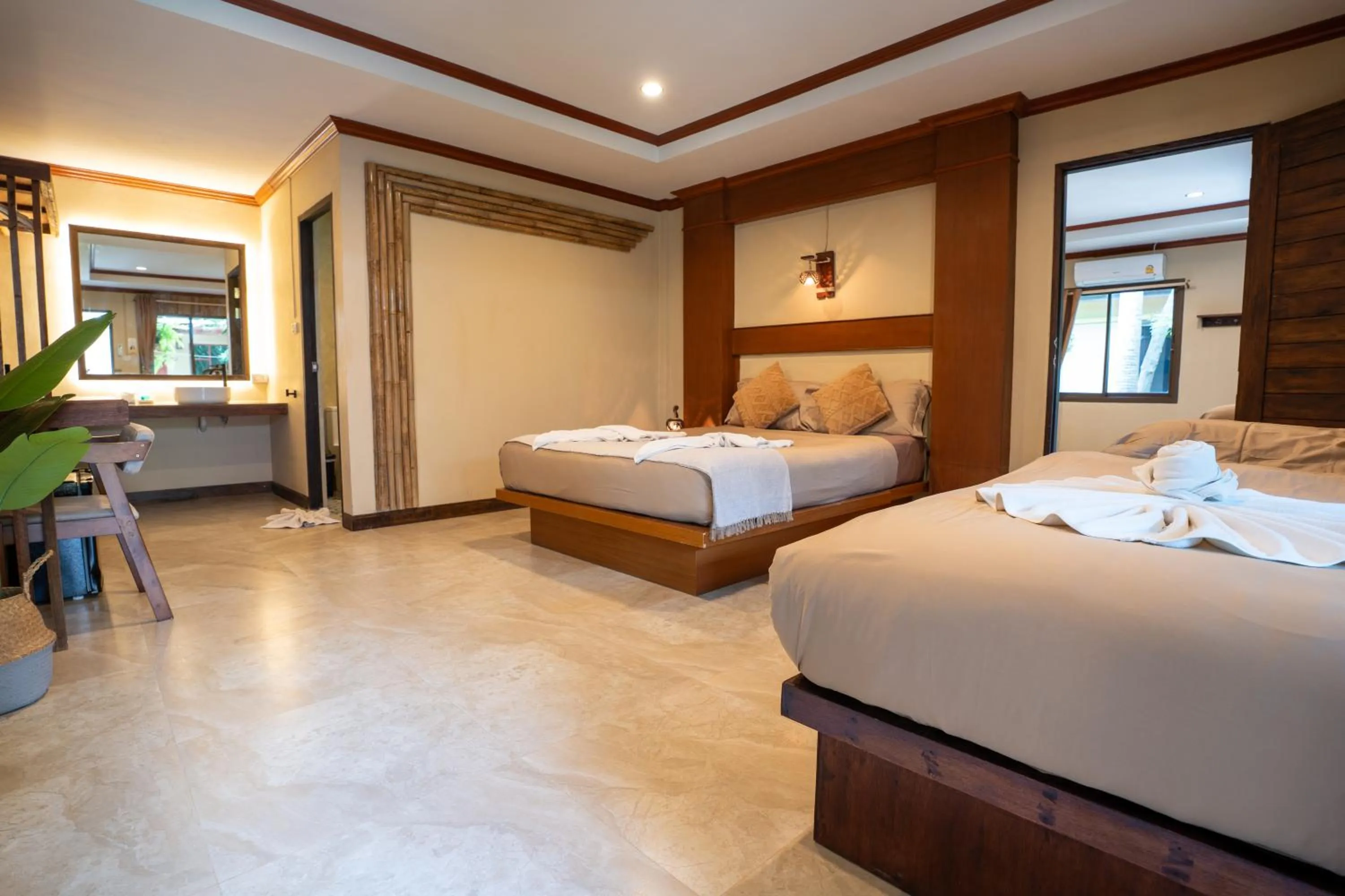 Bed in Lanta Riviera Beach Resort
