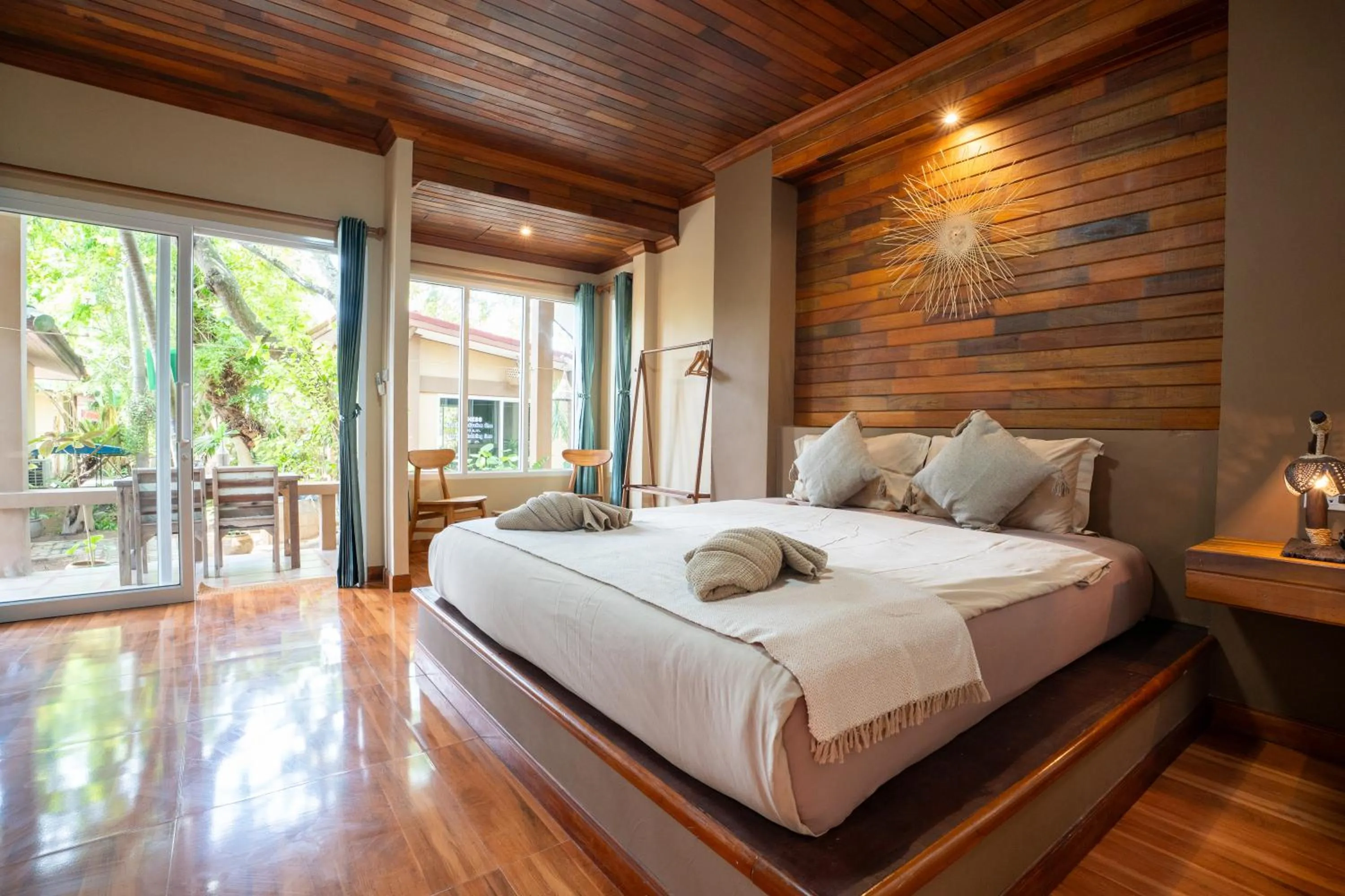 Bed in Lanta Riviera Beach Resort