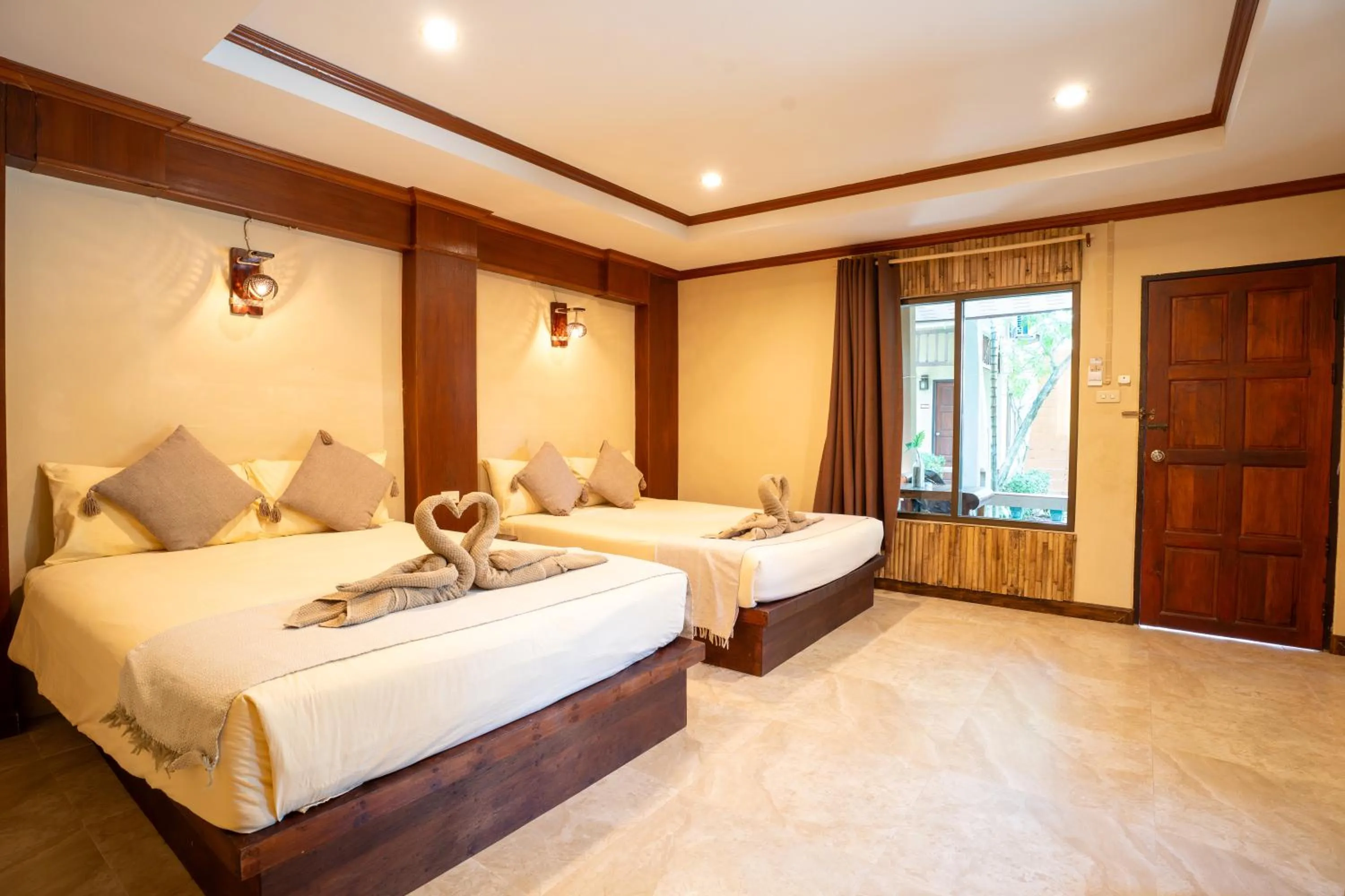Bedroom, Bed in Lanta Riviera Beach Resort