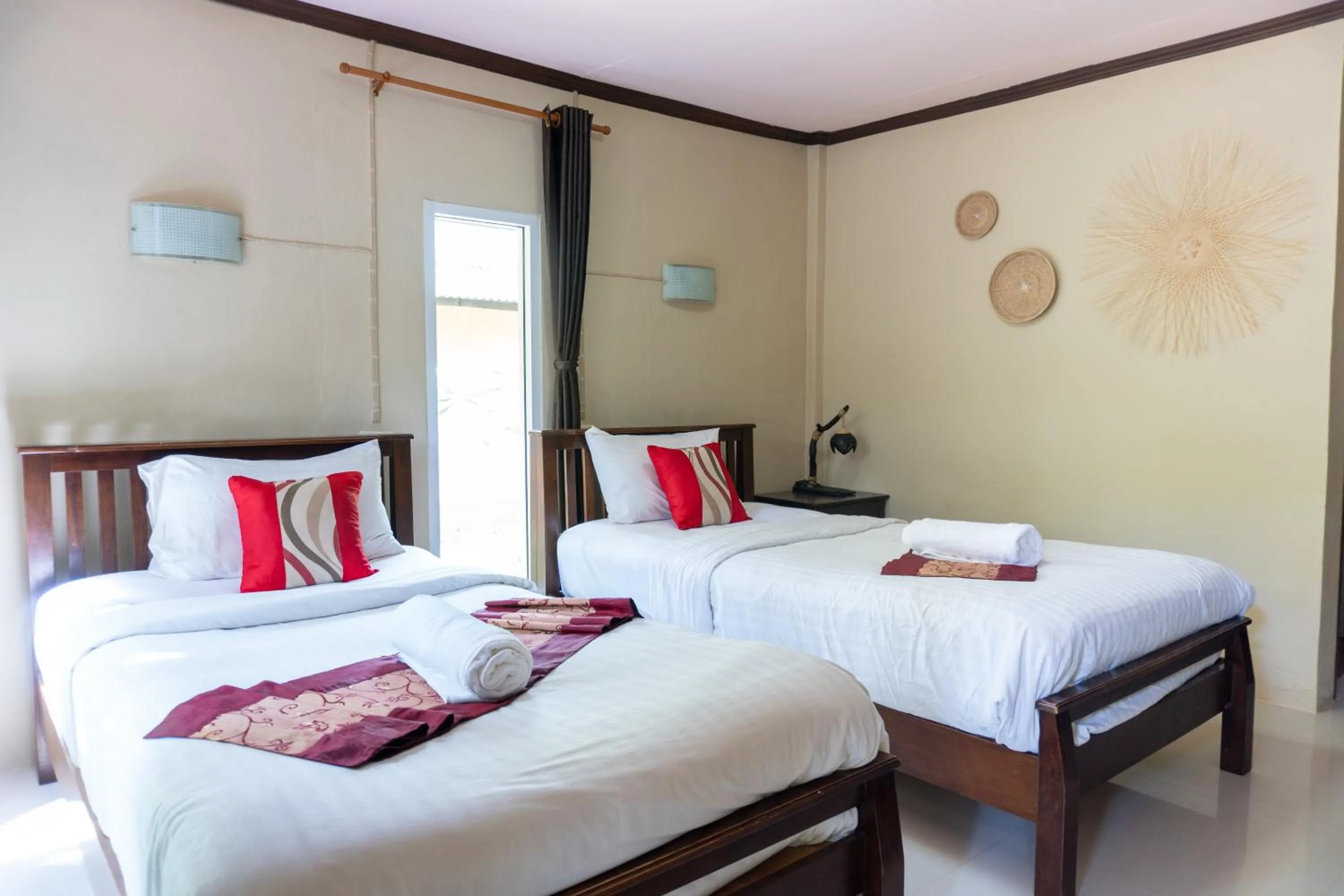 Bedroom, Bed in Lanta Riviera Beach Resort