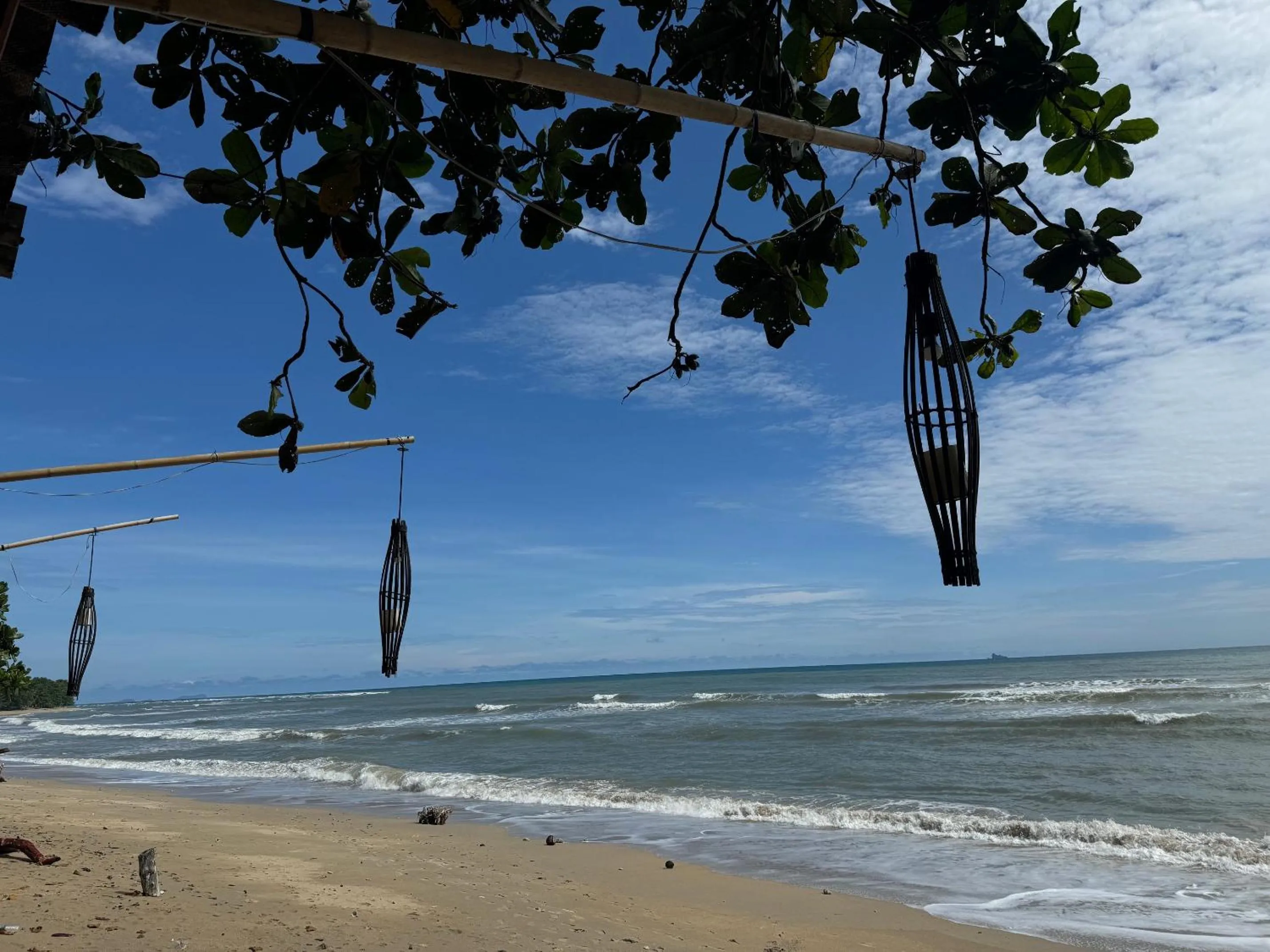 Restaurant/places to eat in Lanta Riviera Beach Resort