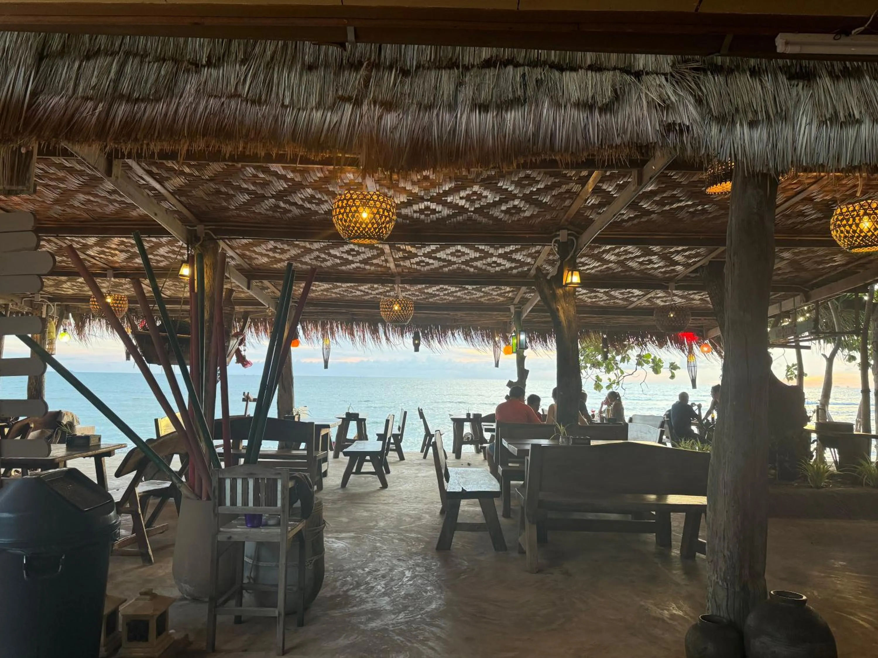 Restaurant/places to eat in Lanta Riviera Beach Resort