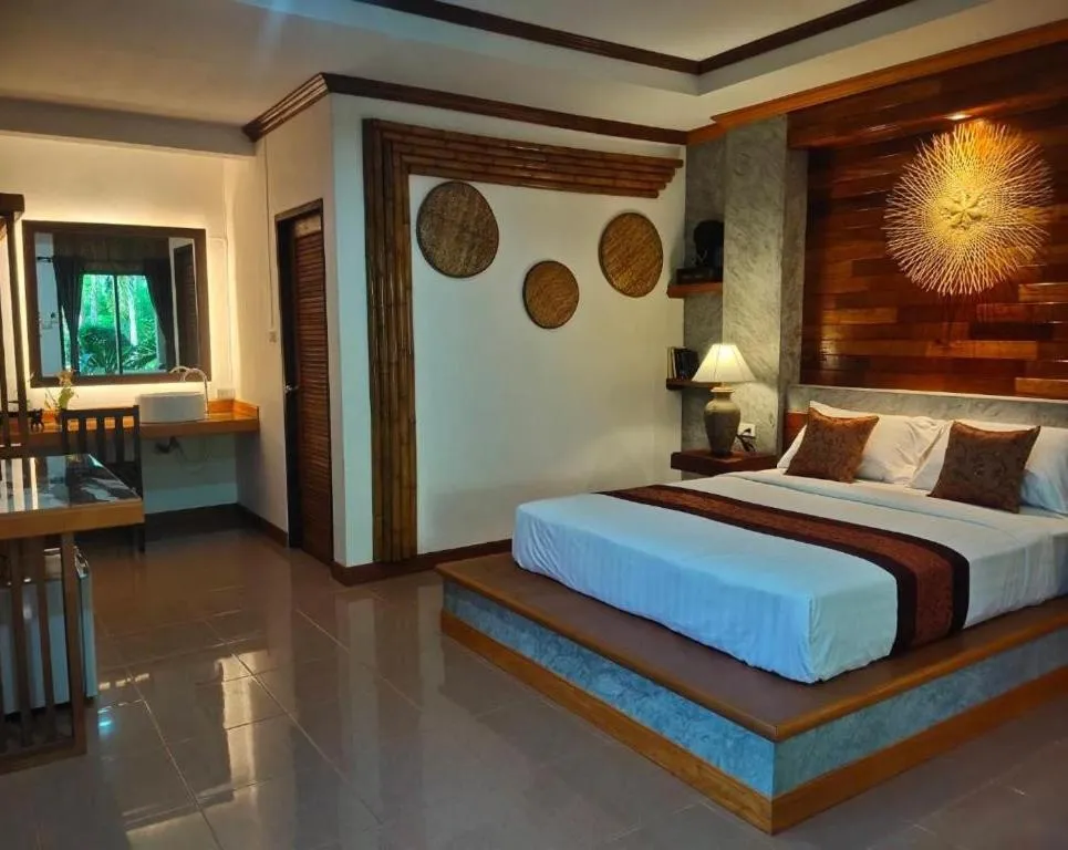 Bed in Lanta Riviera Beach Resort