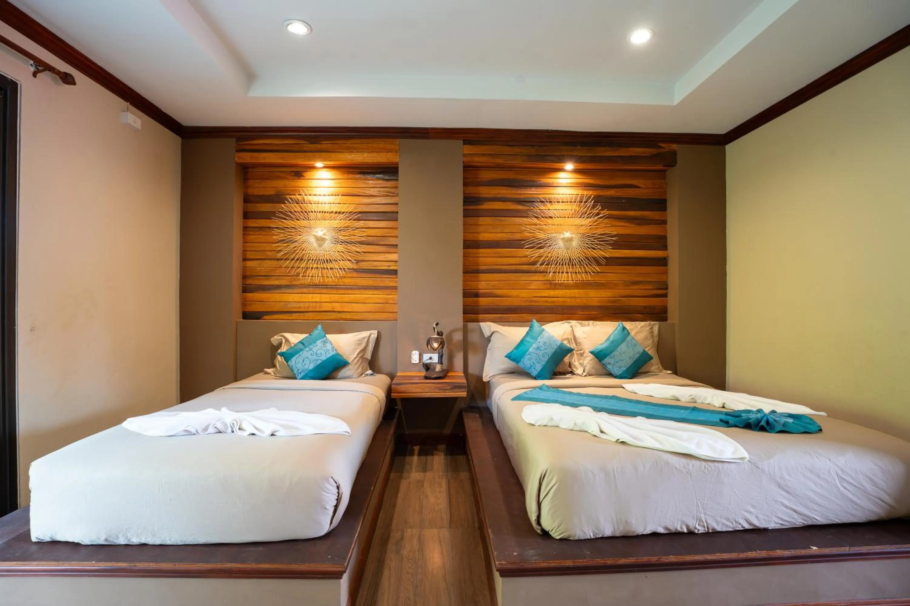 Bed in Lanta Riviera Beach Resort