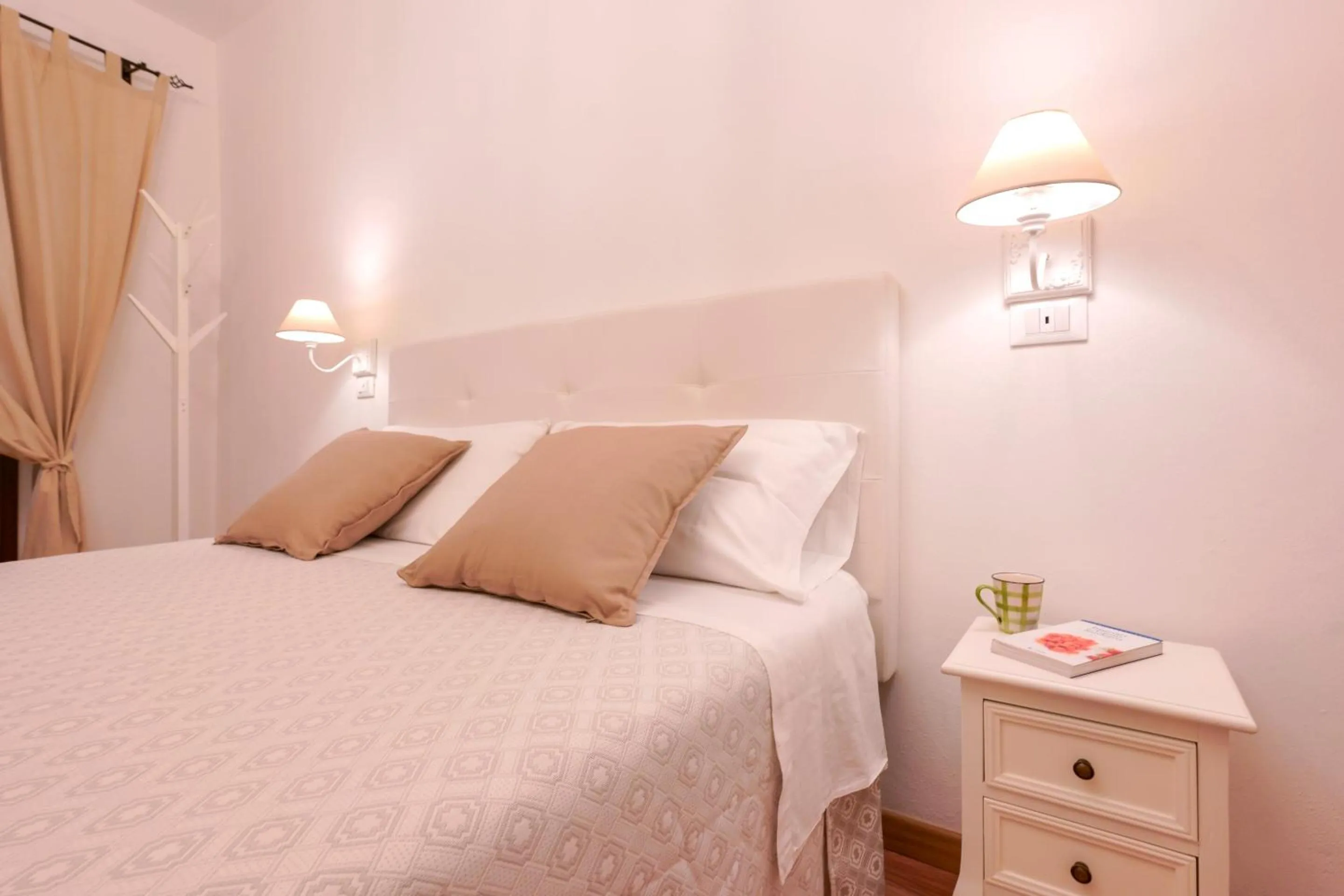 Bedroom, Bed in Baco Rooms