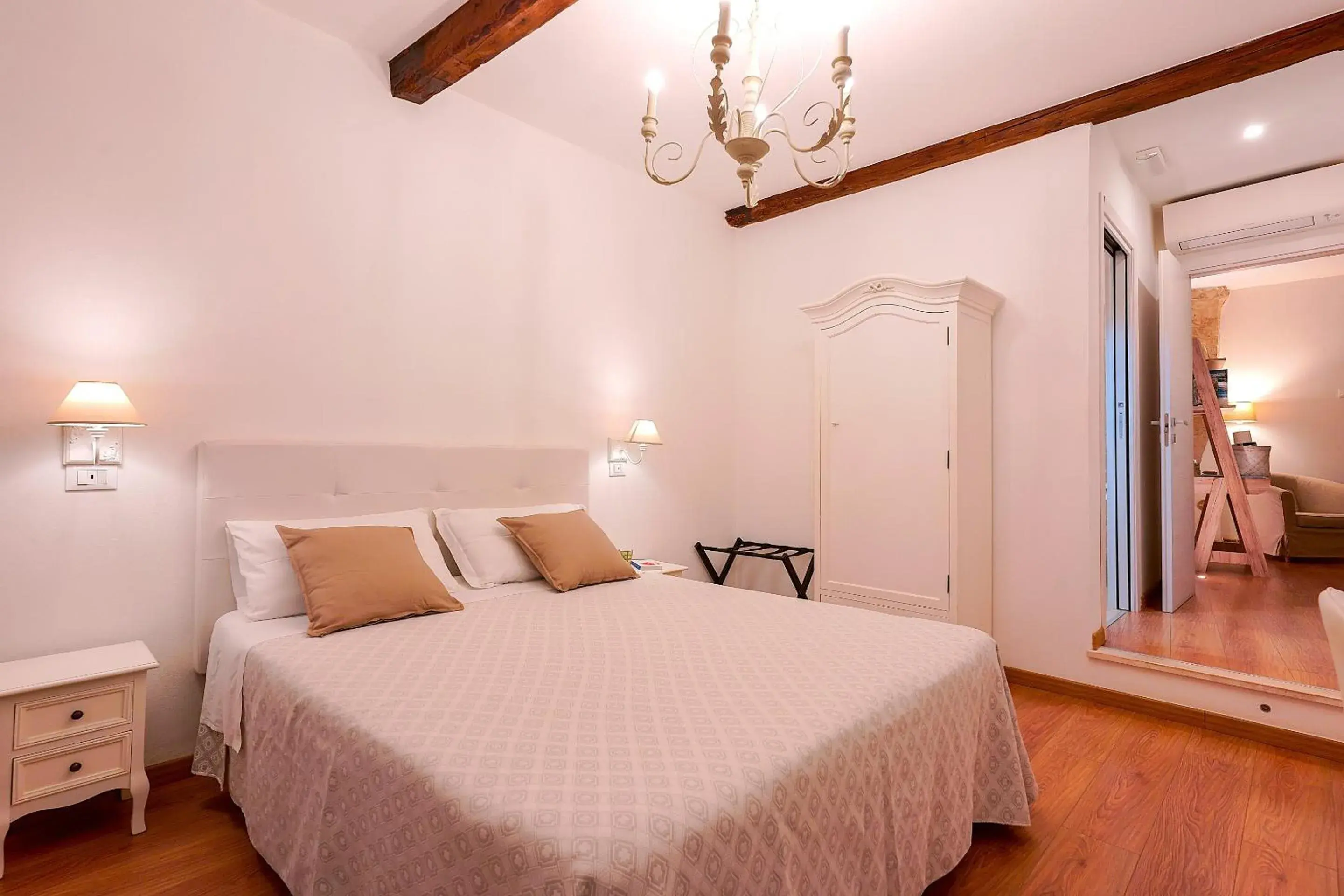 Double or Twin Room with Private Bathroom in Baco Rooms Double or Twin Room with Private Bathroom in Baco Rooms