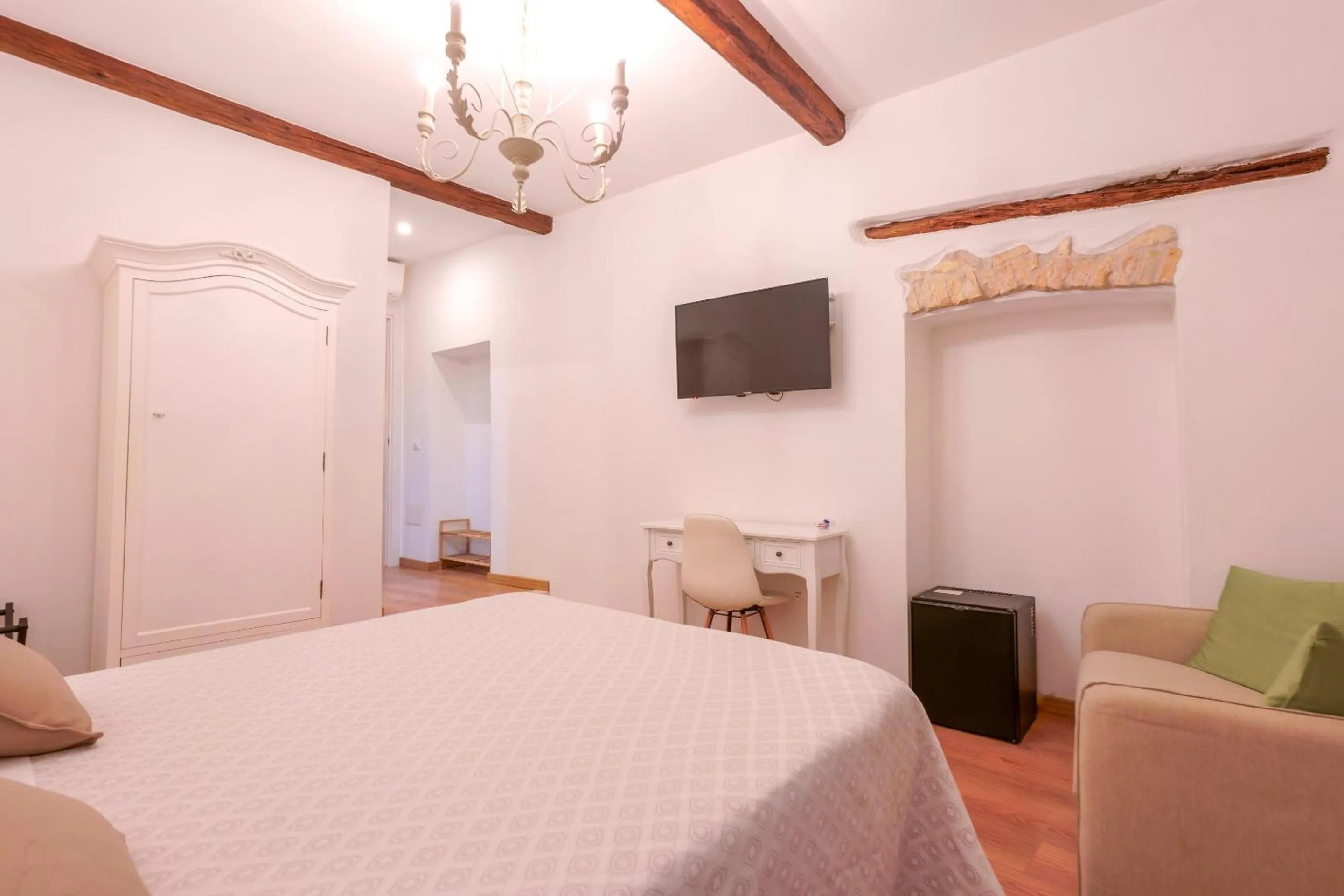 Bedroom, Bed in Baco Rooms