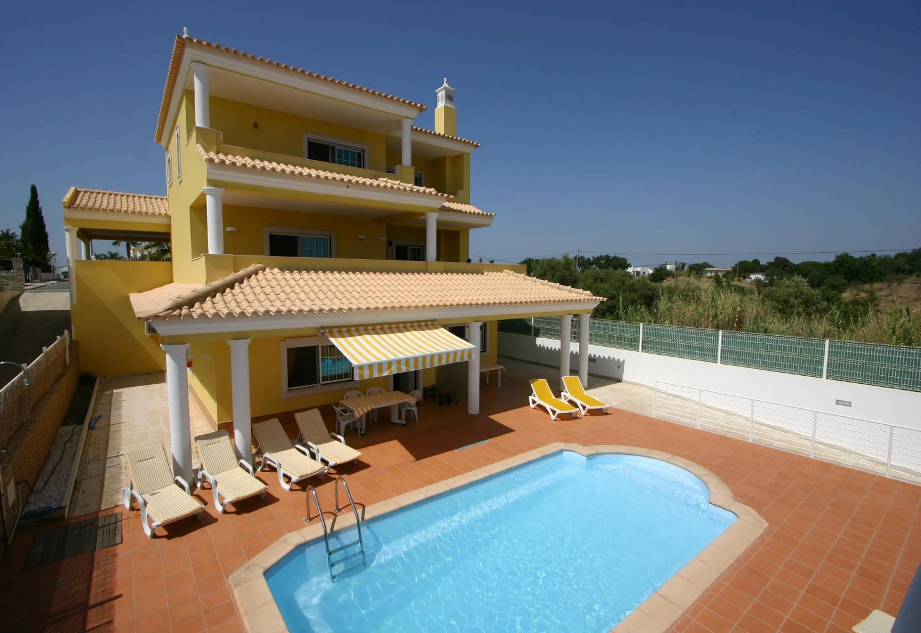 Property building in Villa vista mar e piscina