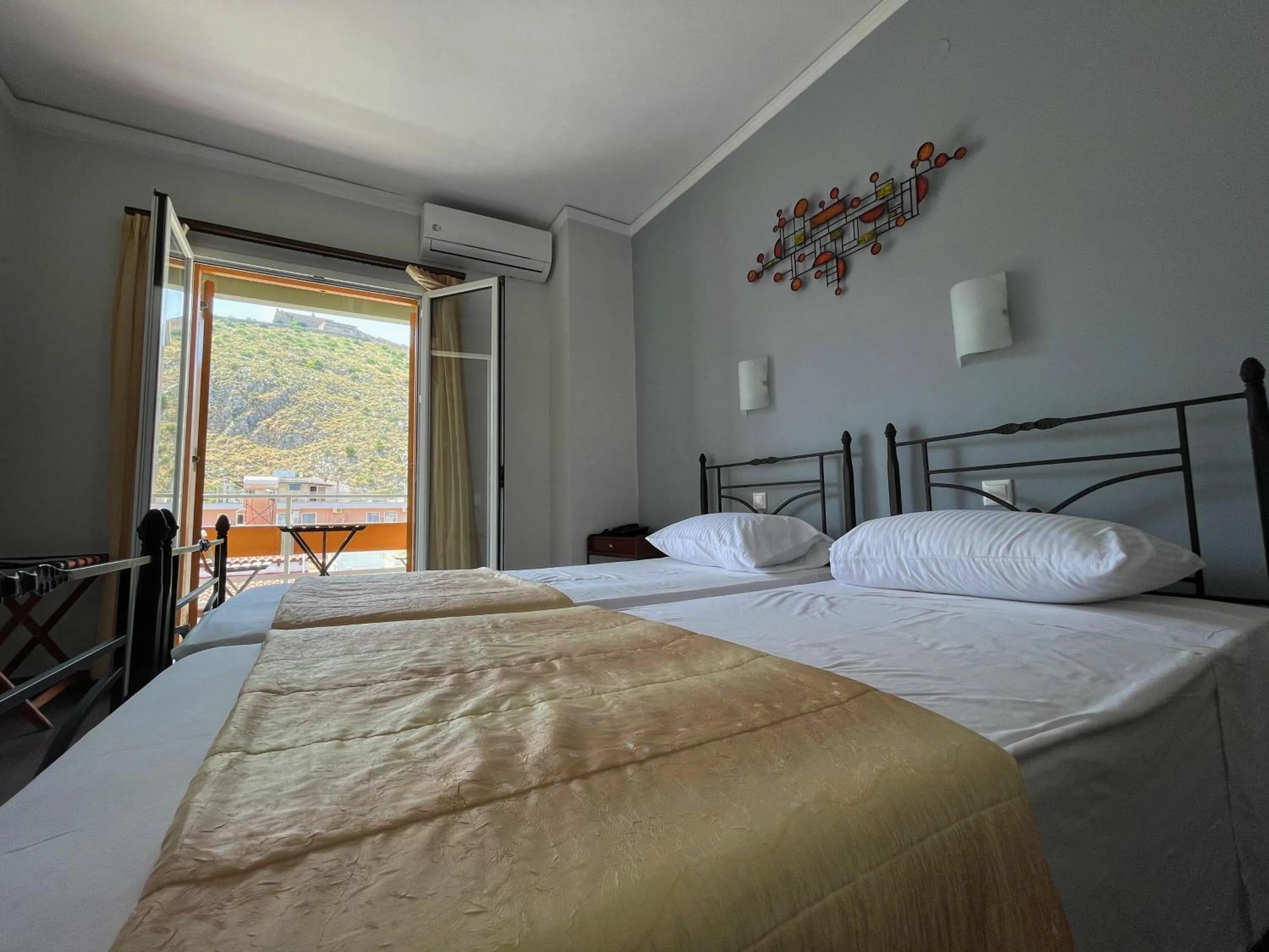 Bed in Nafplia Hotel