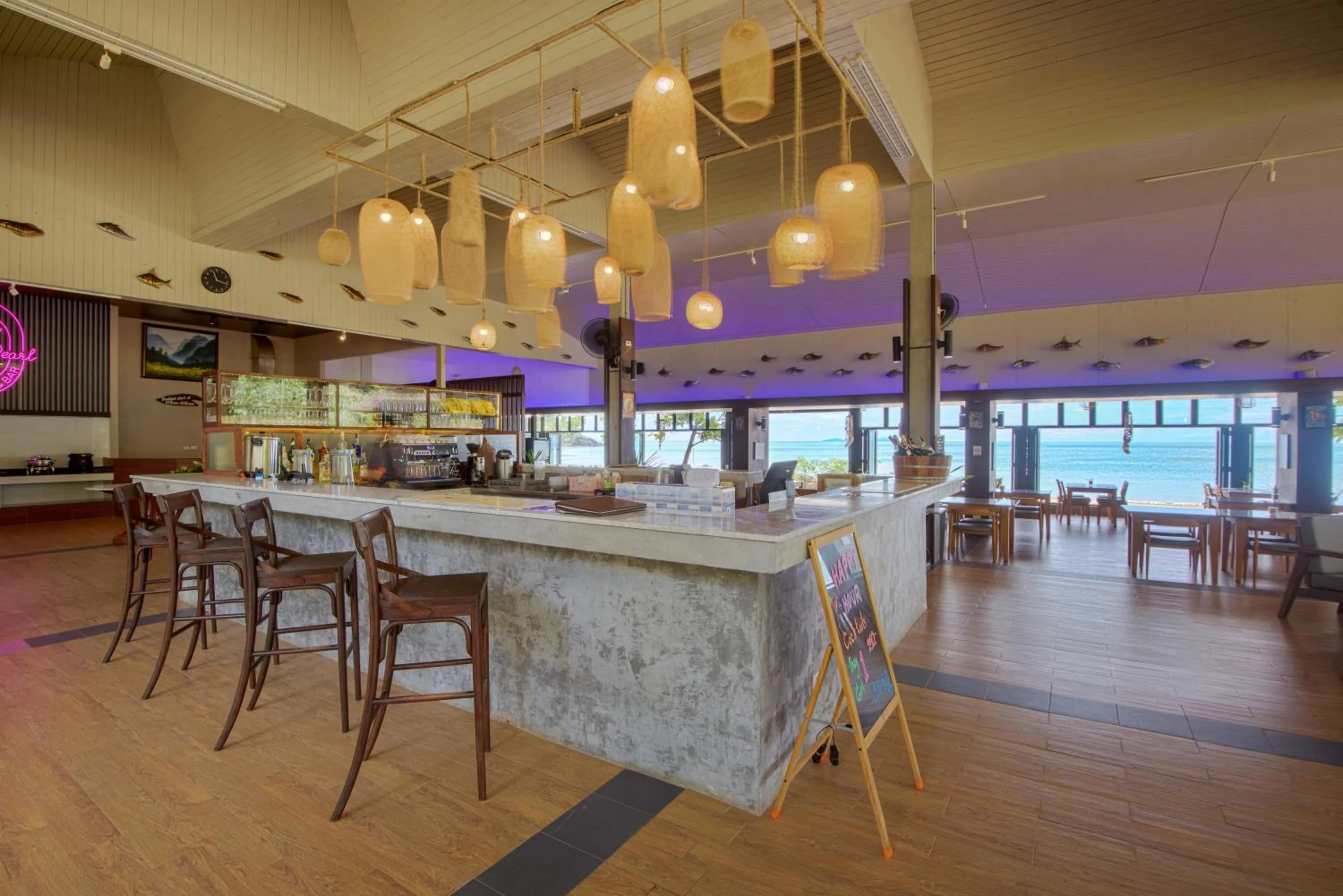 Restaurant/places to eat in Anda Lanta Resort