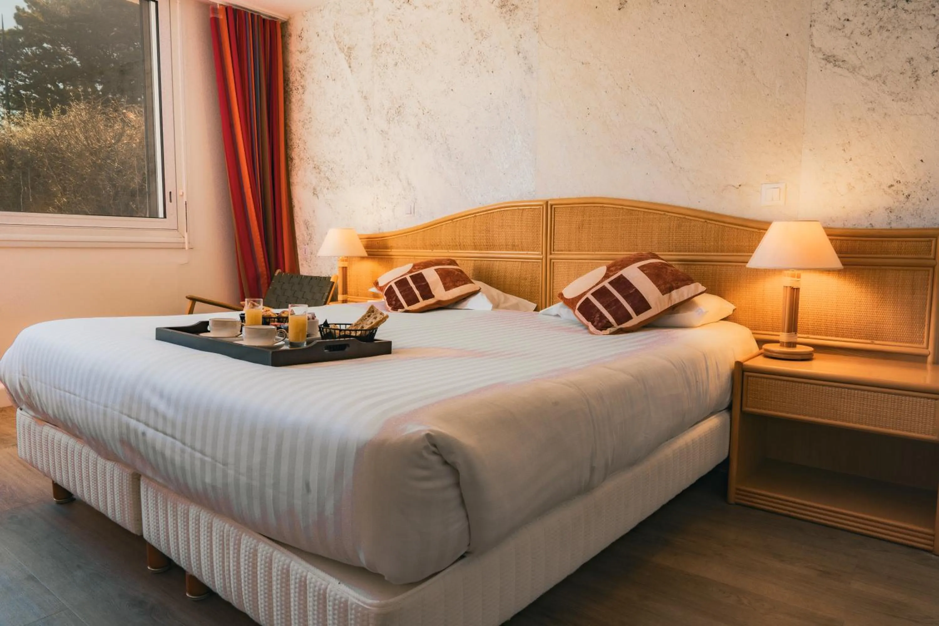 Facility for disabled guests, Bed in Hôtel Édenia - Spa Estime&Sens