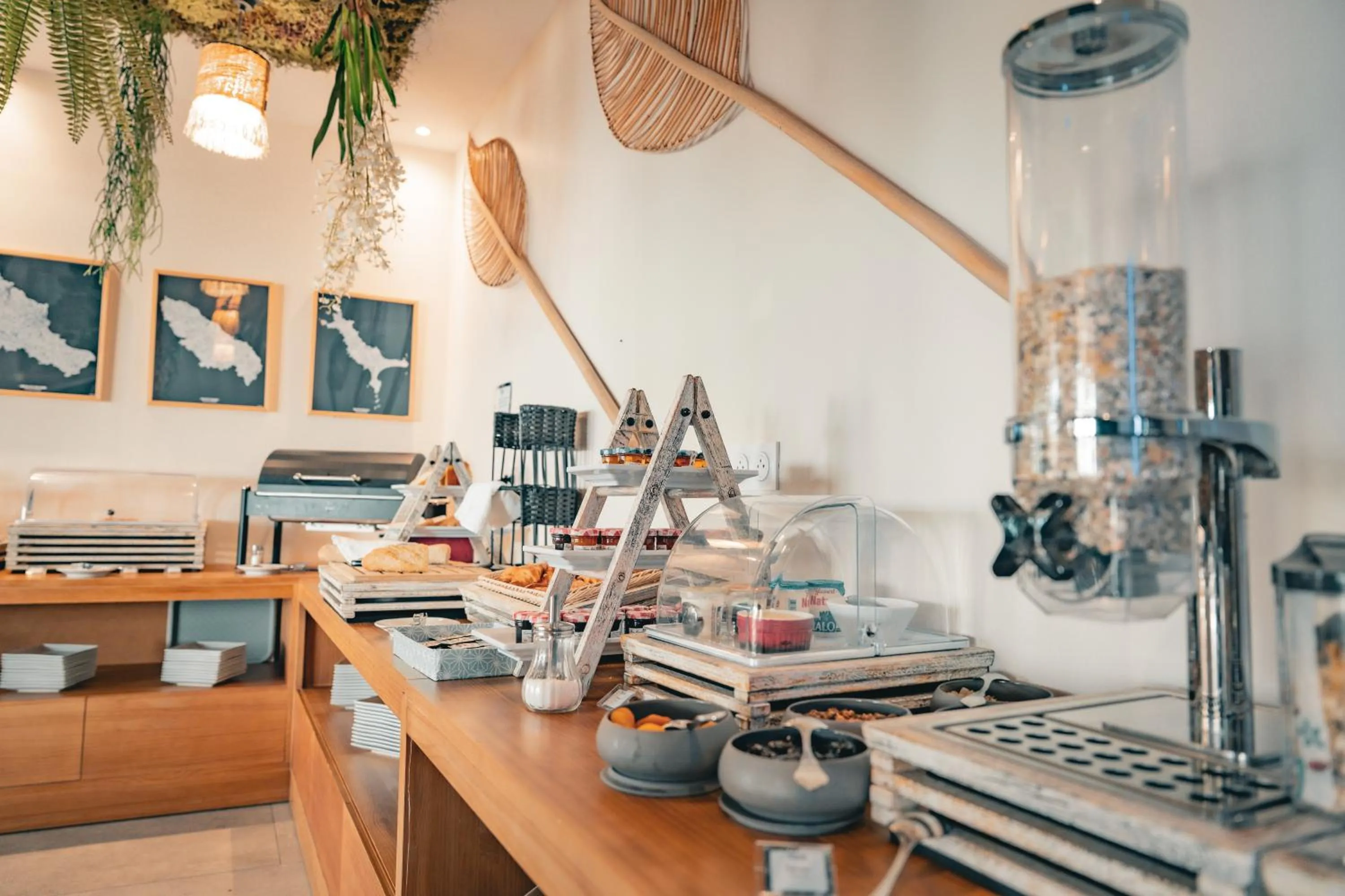 Buffet breakfast in Hôtel Édenia - Spa Estime&Sens