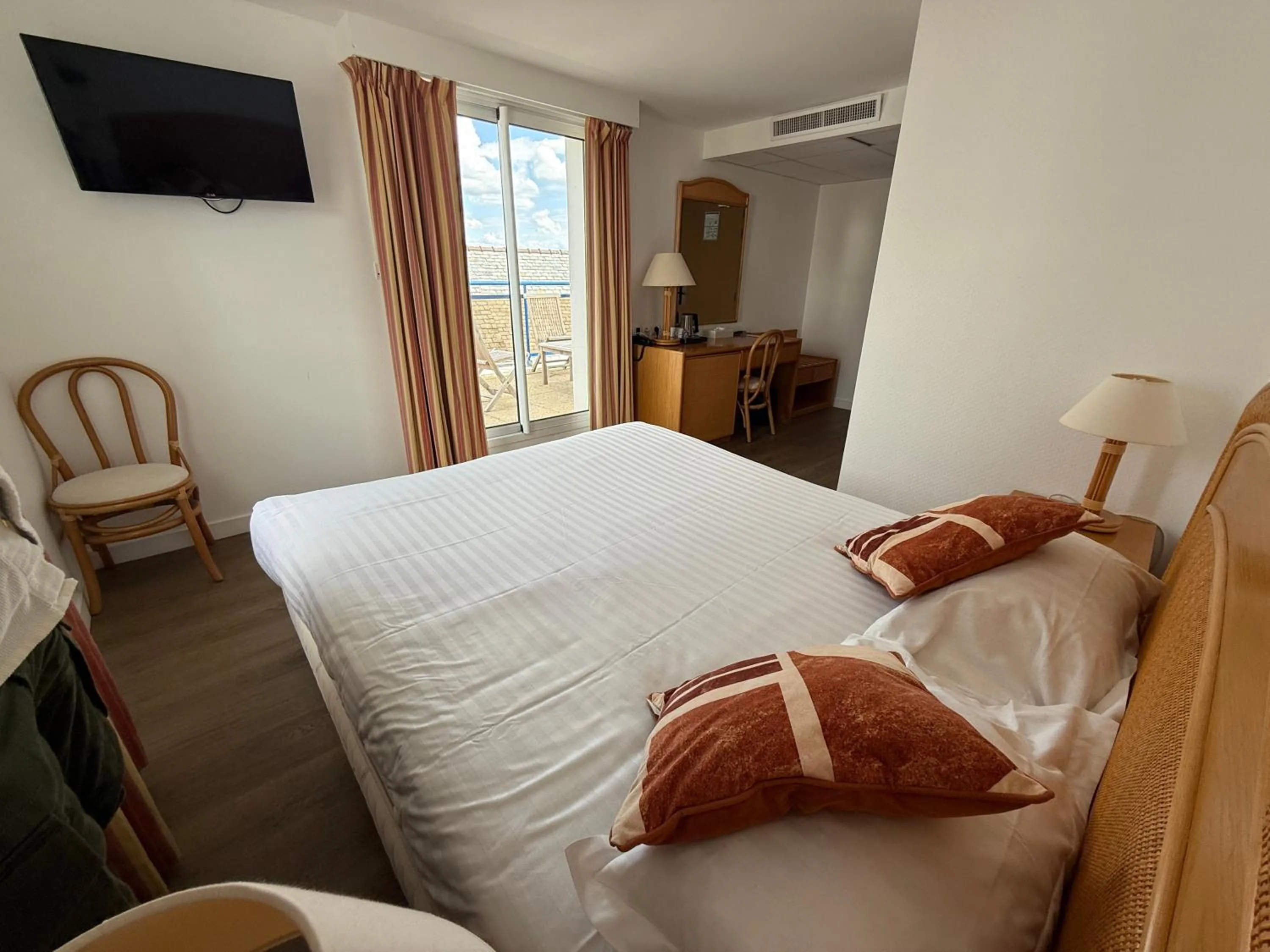 Bed in Hôtel Édenia - Spa Estime&Sens