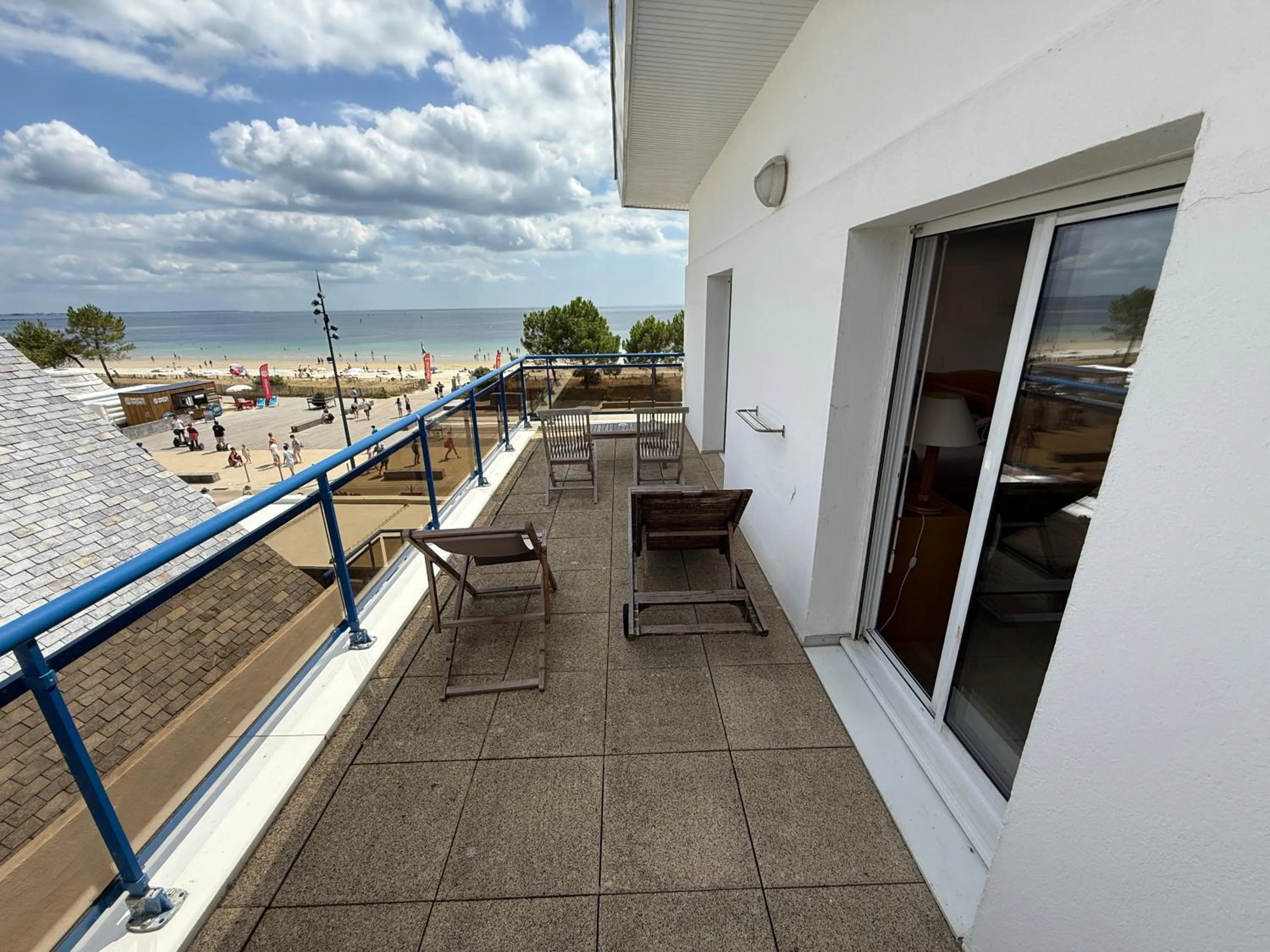 Balcony/Terrace in Hôtel Édenia - Spa Estime&Sens