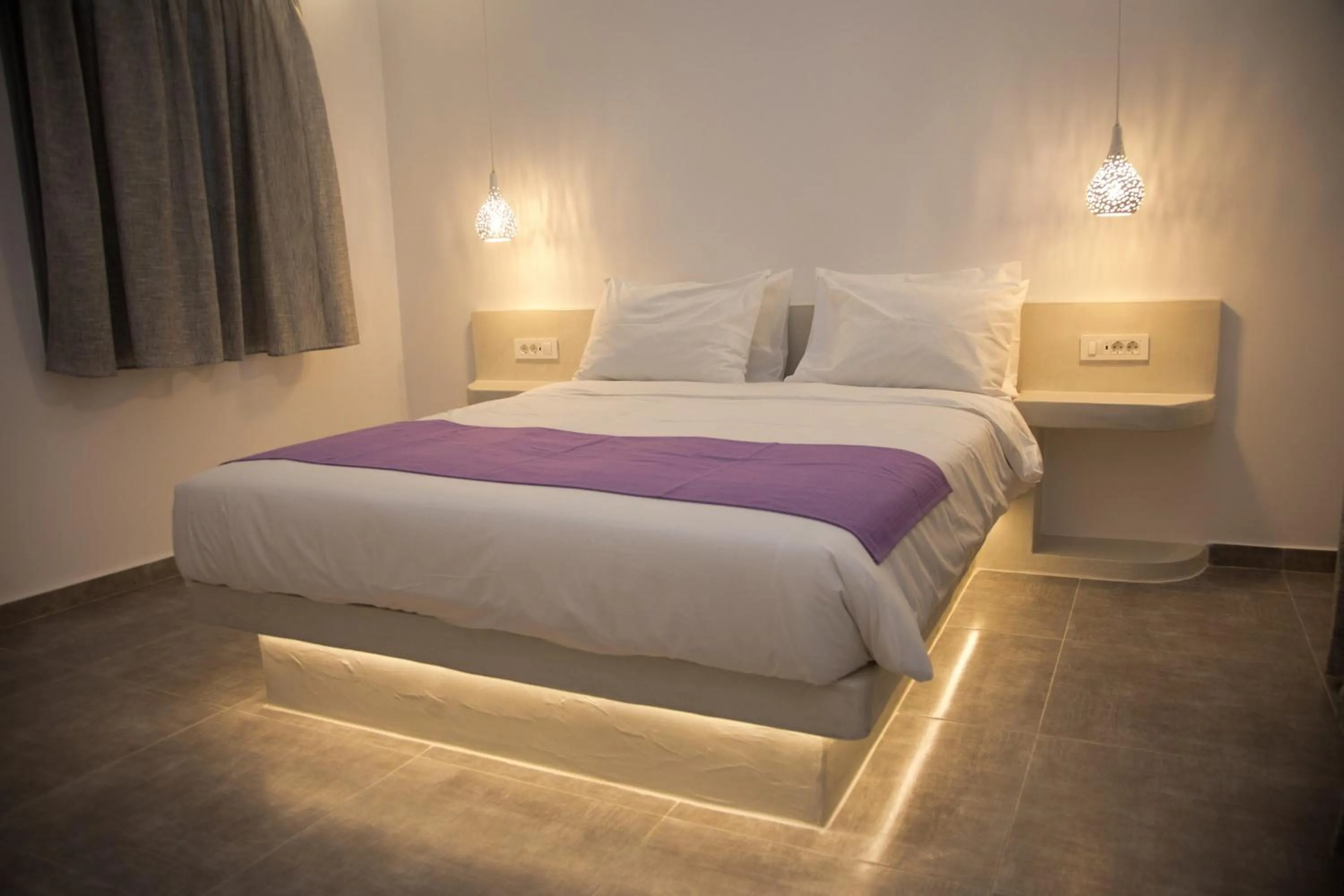 Bed in Markakis Studios Fira Town