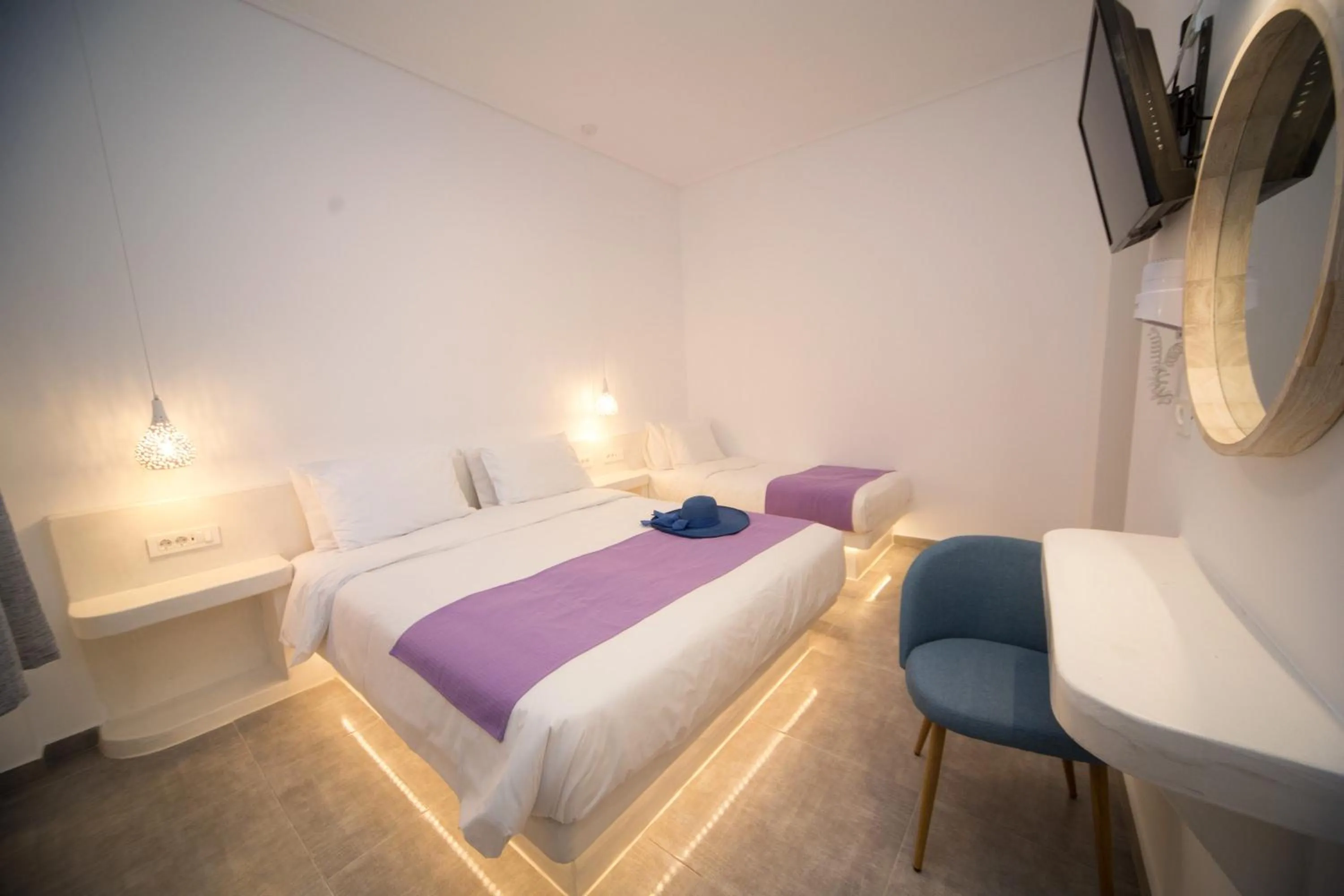 Bed in Markakis Studios Fira Town