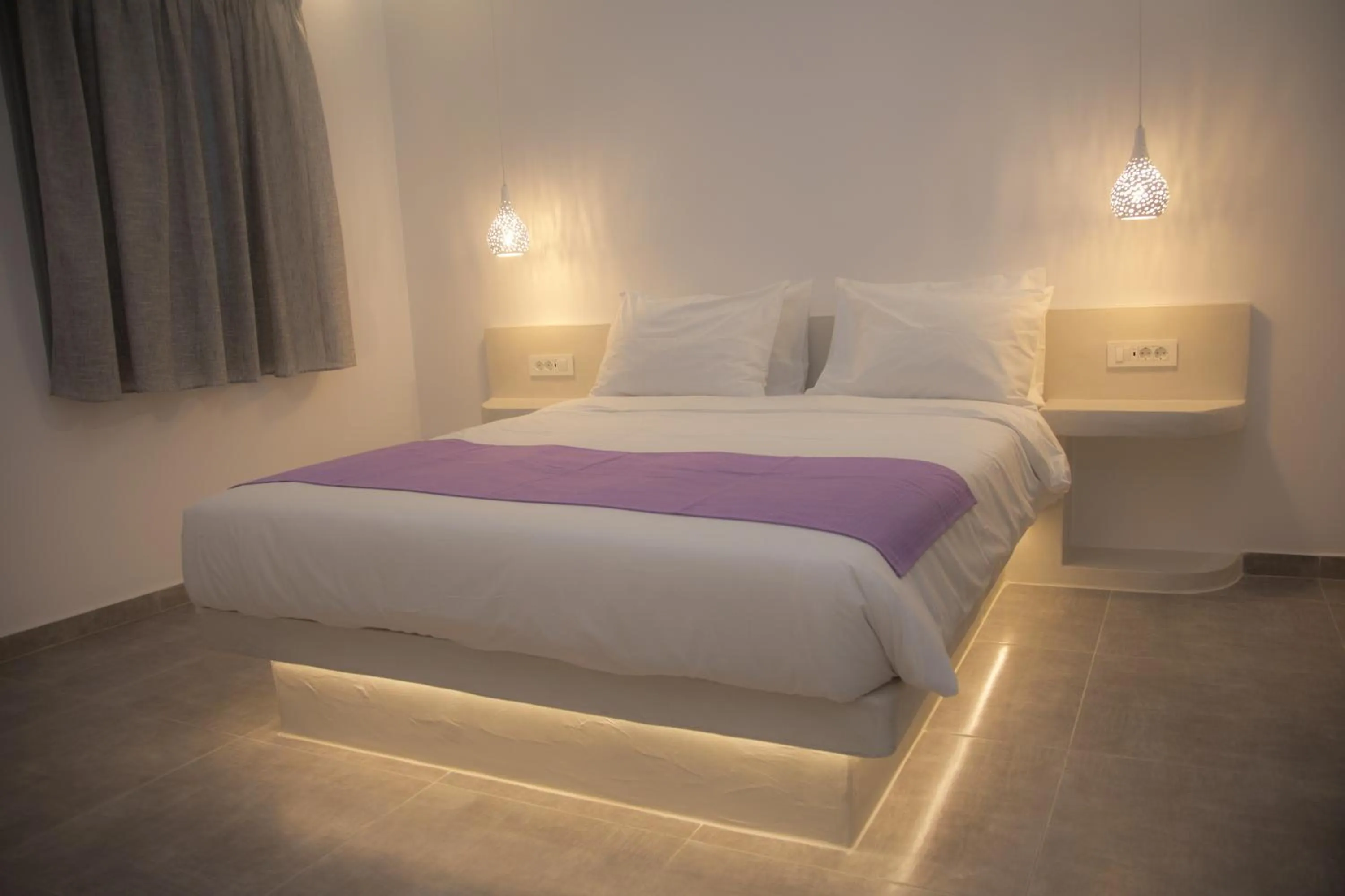 Bed in Markakis Studios Fira Town