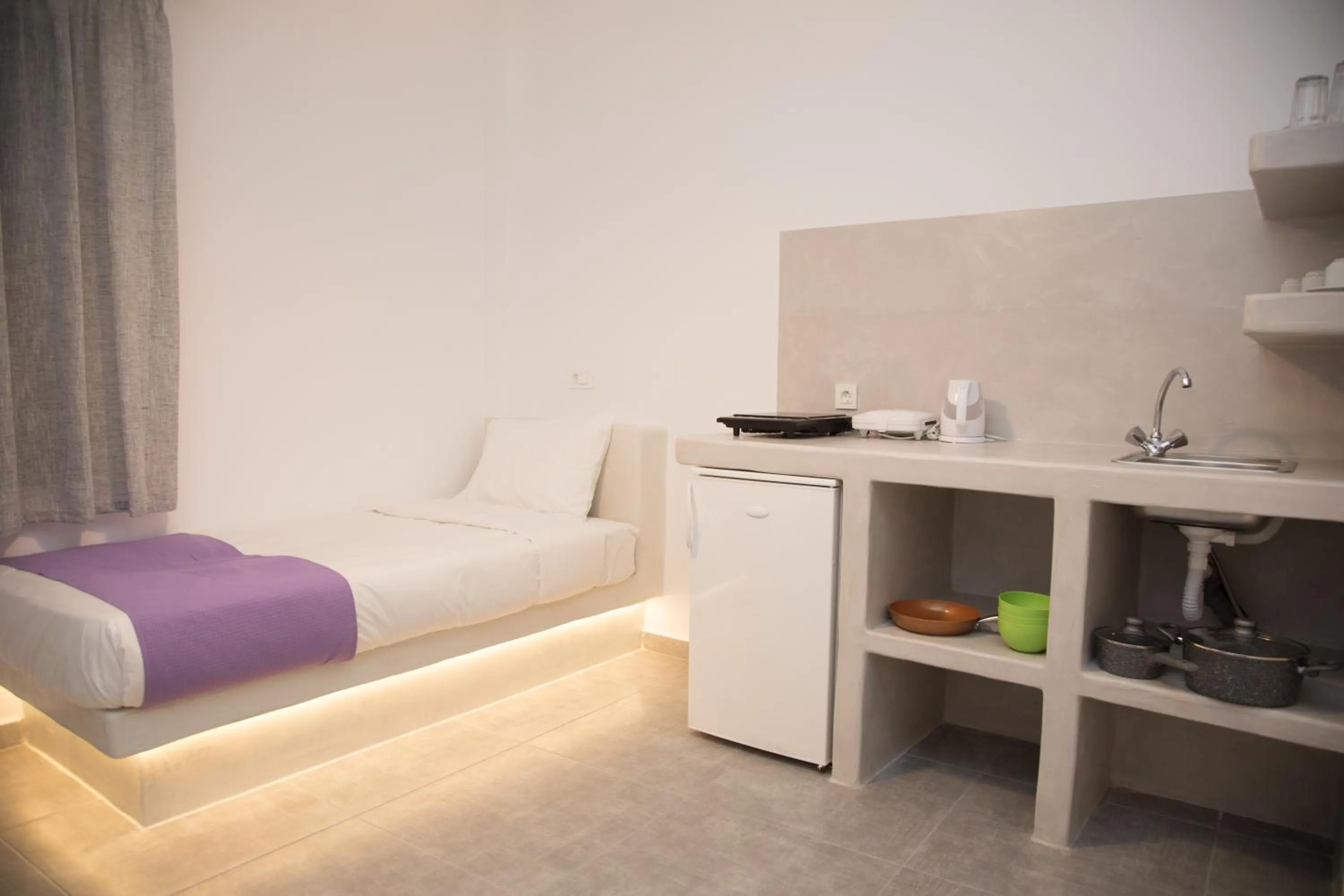 Bed in Markakis Studios Fira Town