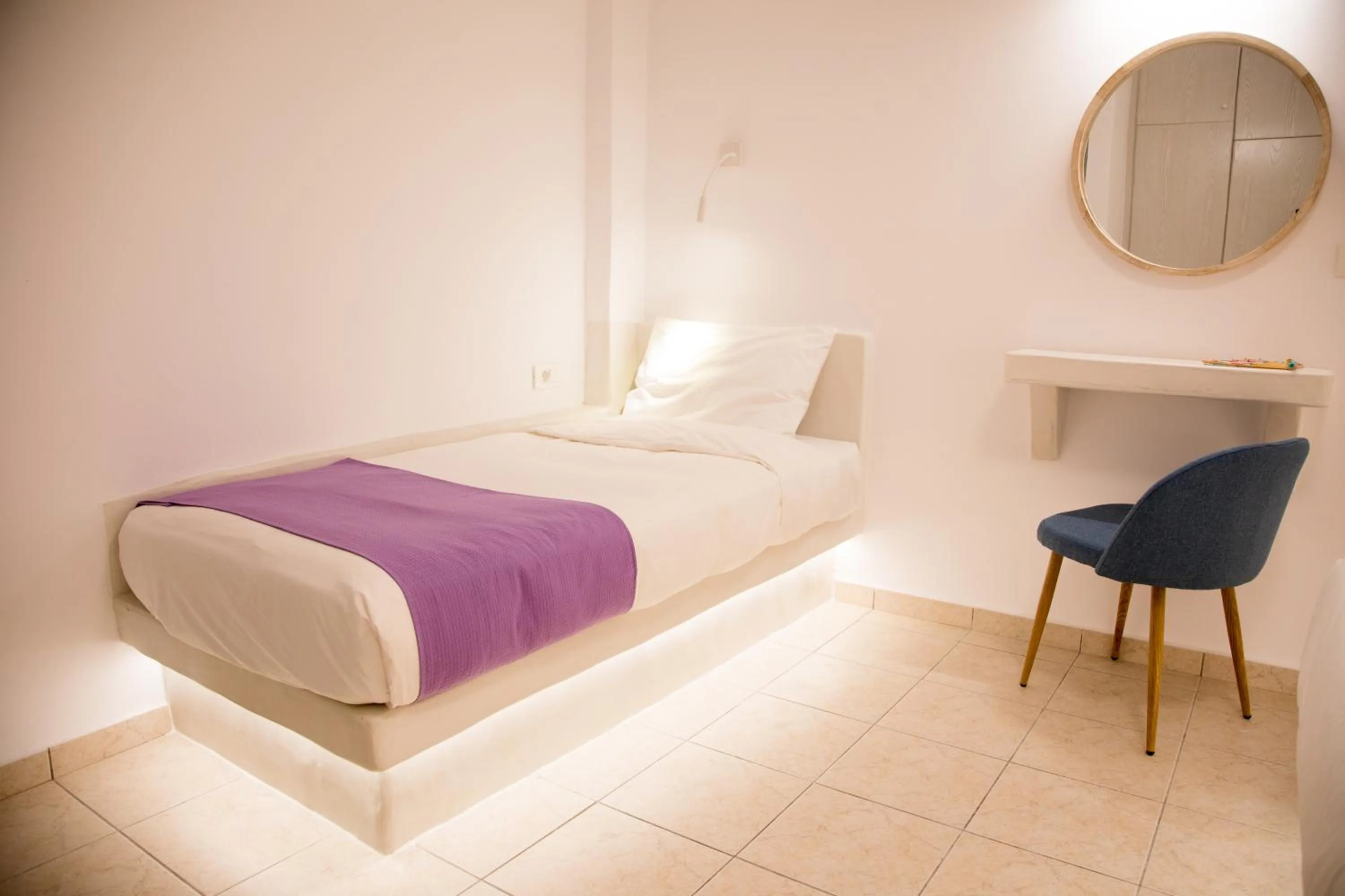 Bed in Markakis Studios Fira Town