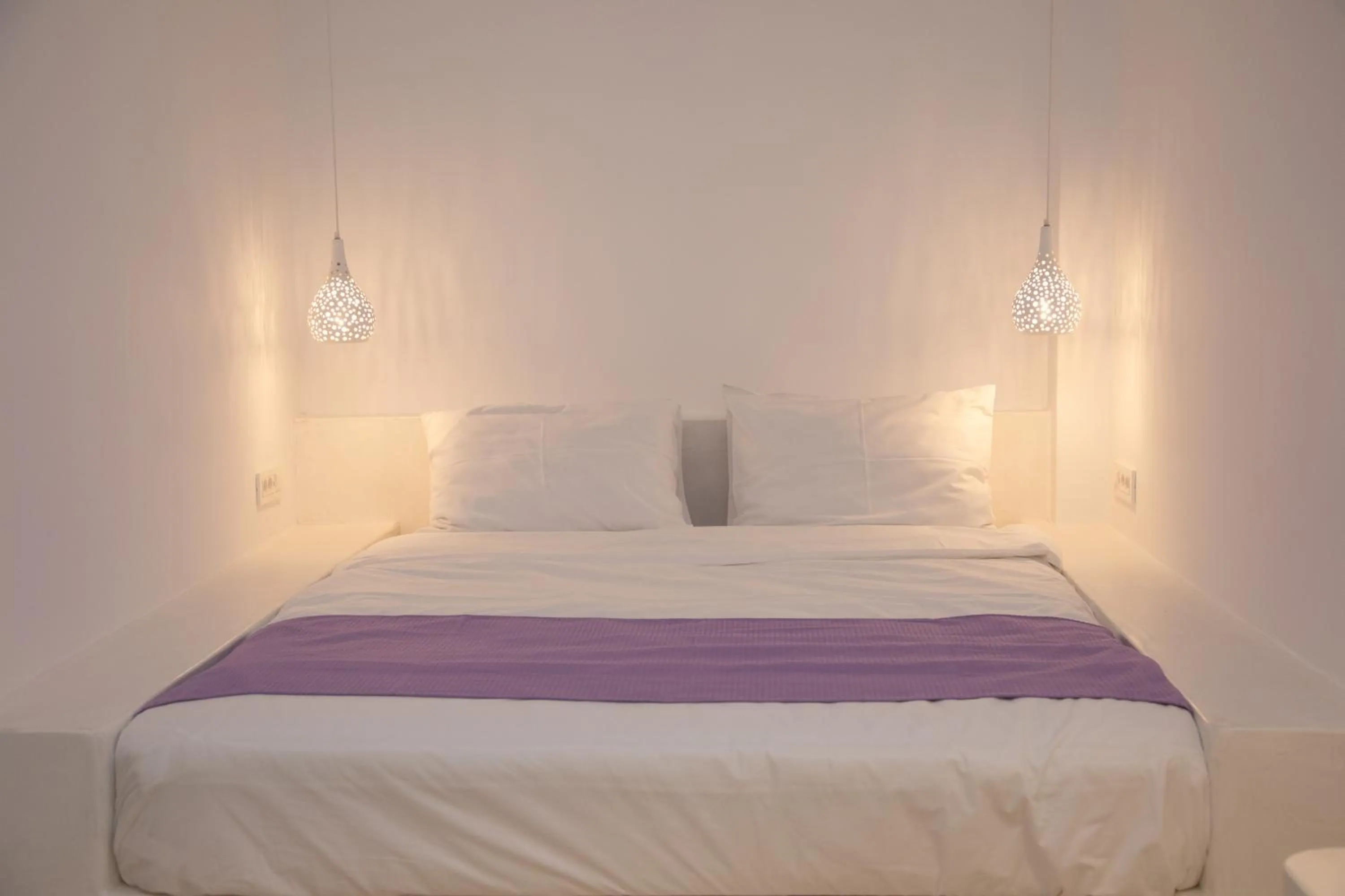 Bed in Markakis Studios Fira Town