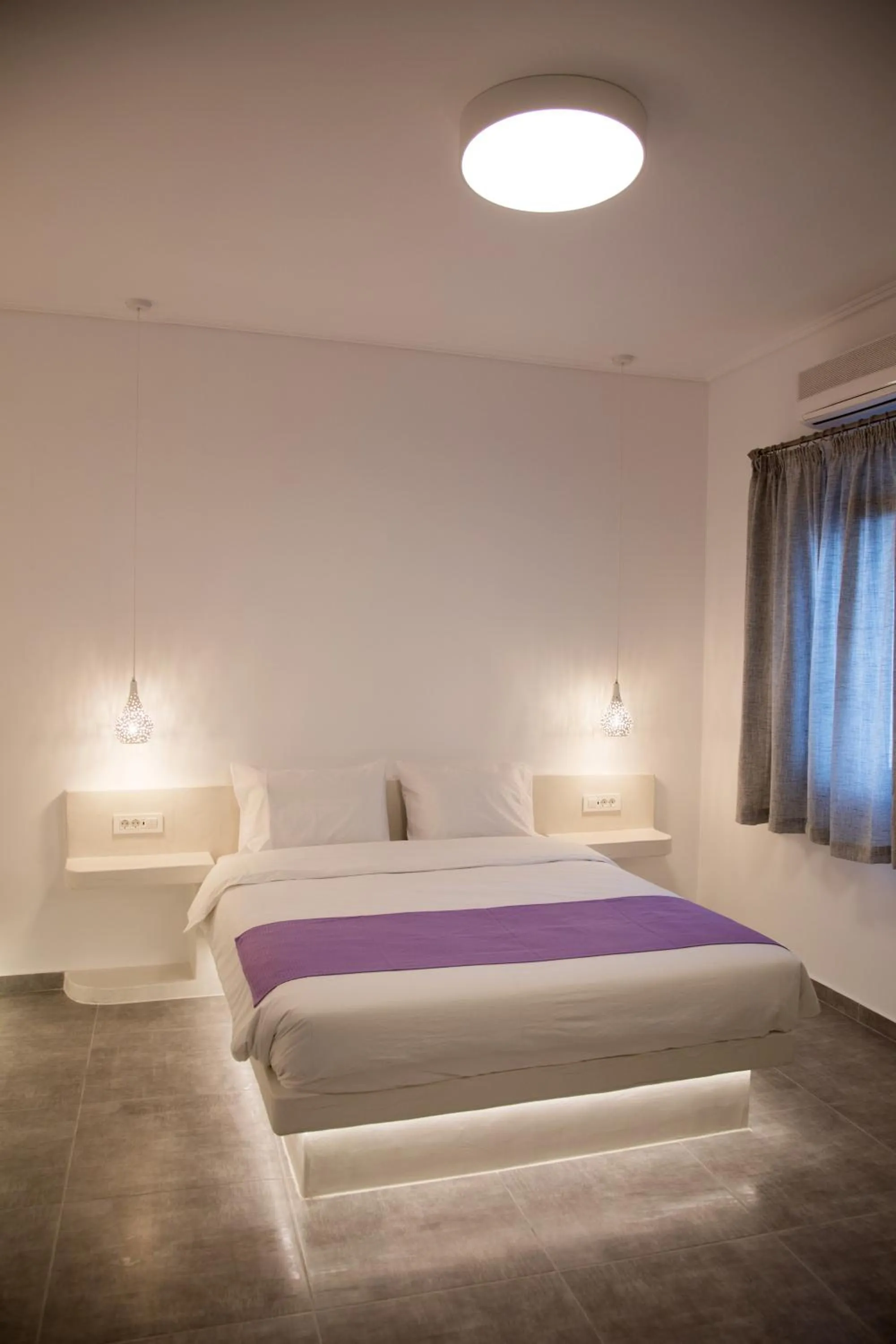 Bed in Markakis Studios Fira Town