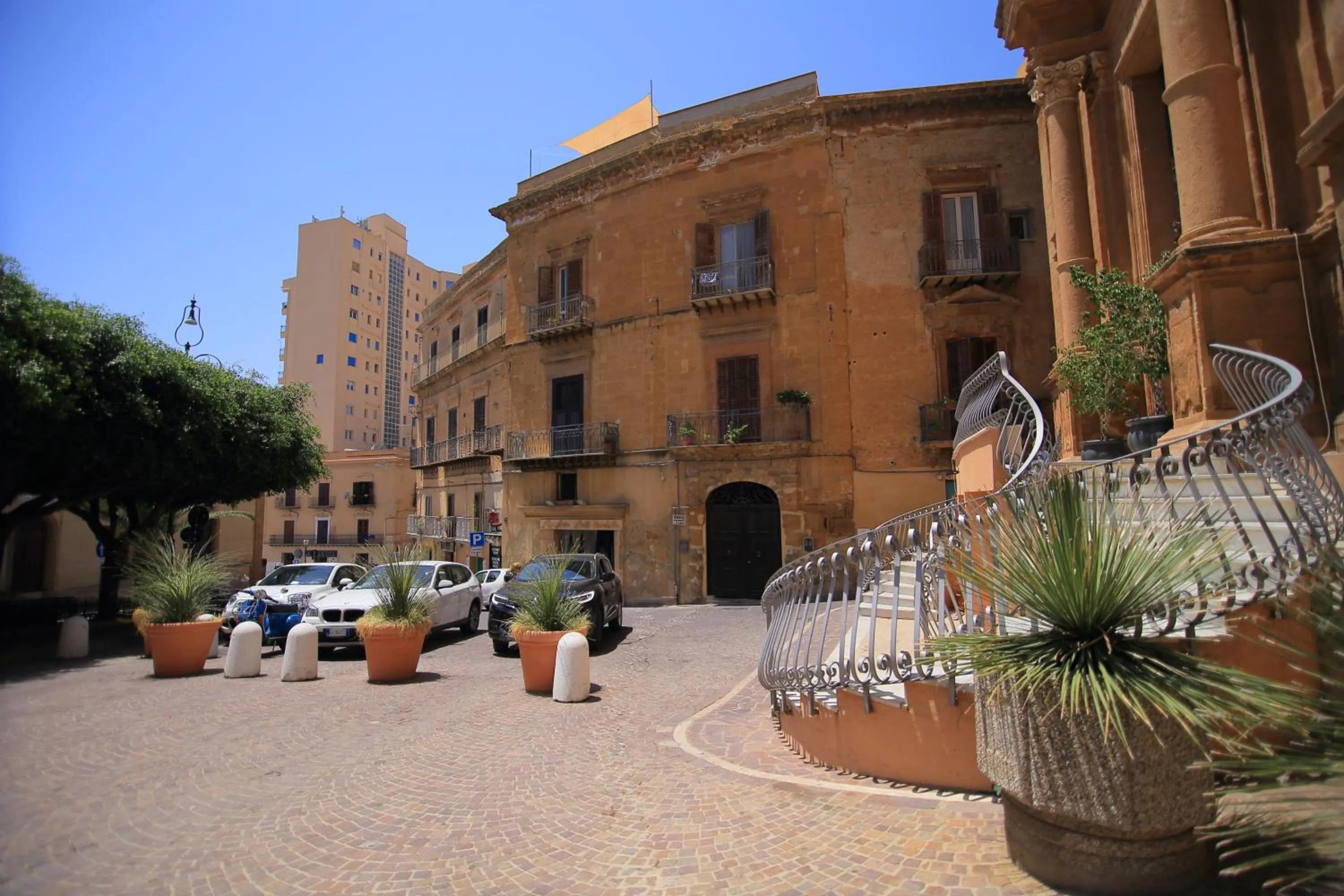 Facade/entrance in Le Terrazze di Pirandello