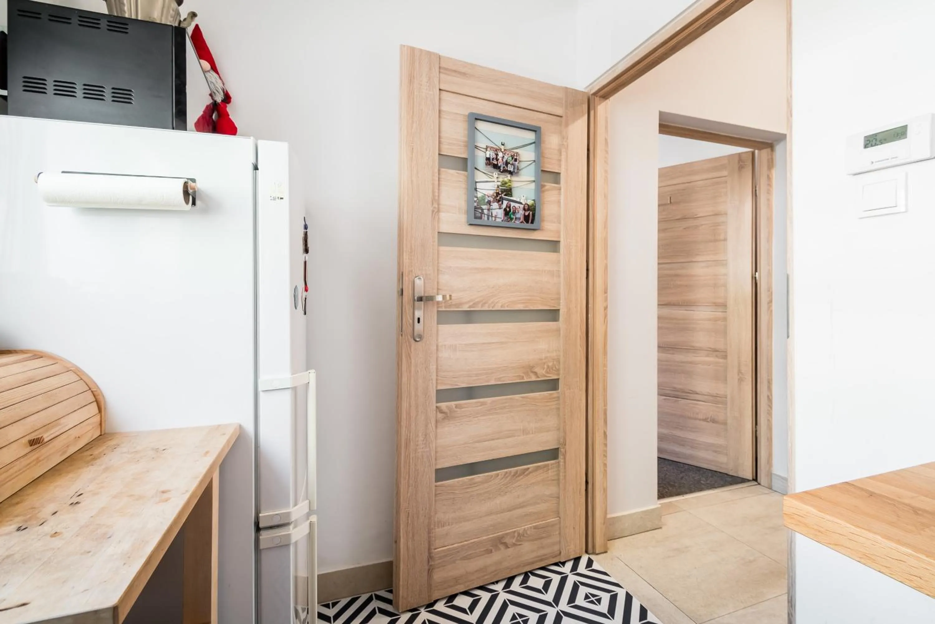 Kitchen or kitchenette in Master Corner Apartment